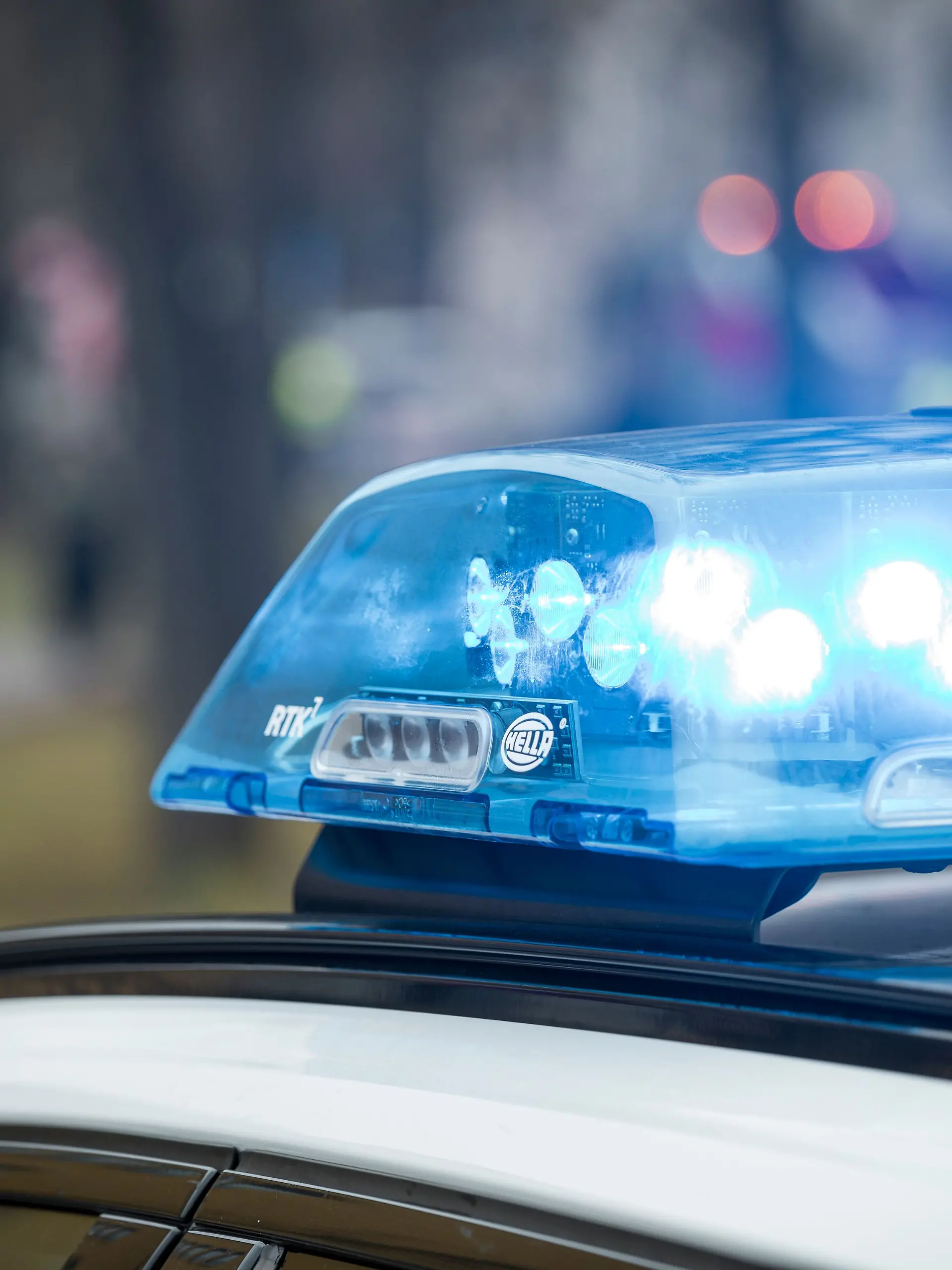 Polizisten konnten kurz nach dem Messerangriff auf einen 20-Jährigen in Dresden einen Tatverdächtigen festnehmen