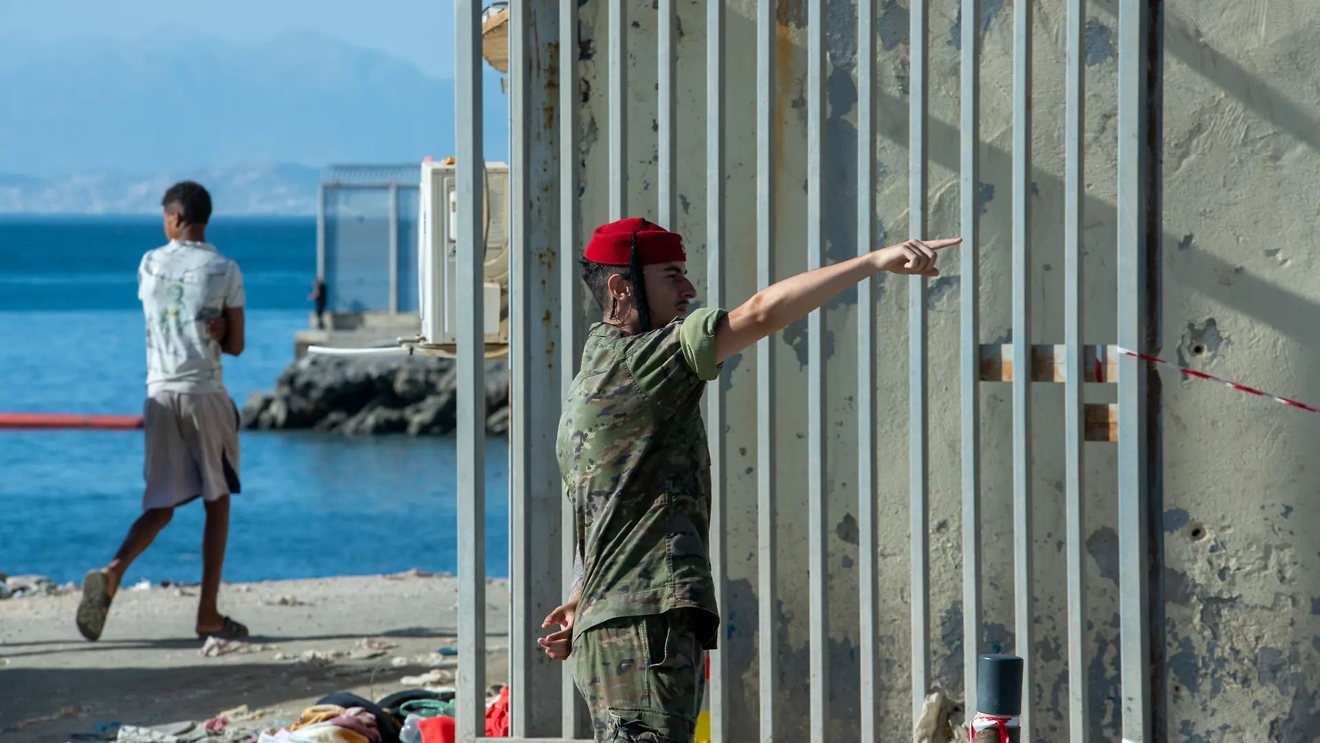 August 2, 2026, Ceuta, Madrid, Spain: Migrants return to the Moroccan border of their own initiative, following an unprecedented mass crossing into the Spanish enclave of Ceuta, Spain, August 2, 2026. (Credit Image: © Juan Carlos Lucas/ZUMA Press Wire