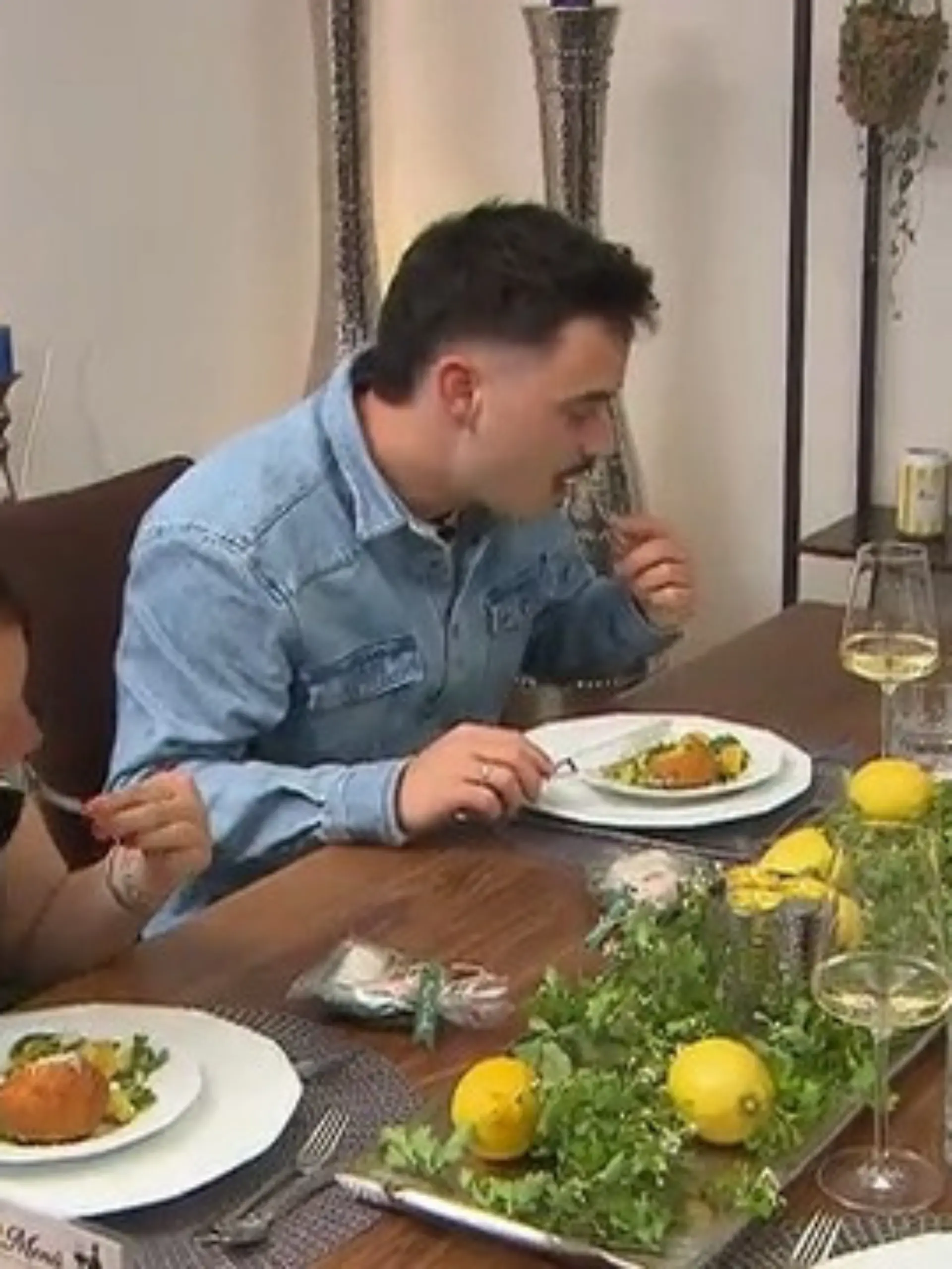 Bild zu: "Shirin vergisst alles um sich herum"