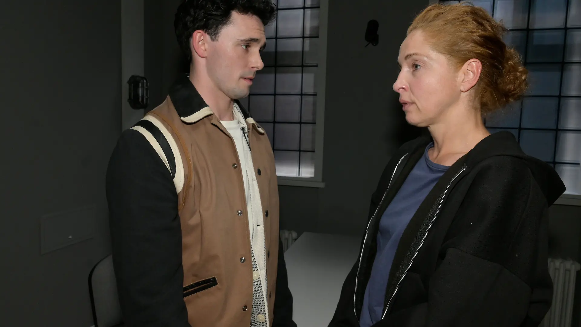 Nina (Maria Wedig) wünschte, ihrem Sohn Luis (Marc Weinmann) den Schmerz nie angetan zu haben.
