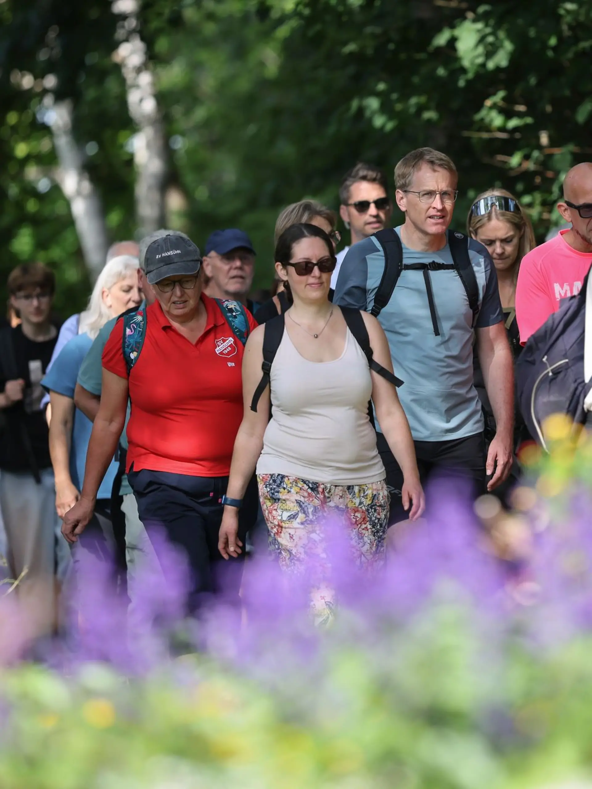 Bild zu: "Ministerpräsident wandert 80 Kilometer durch sein Bundesland"