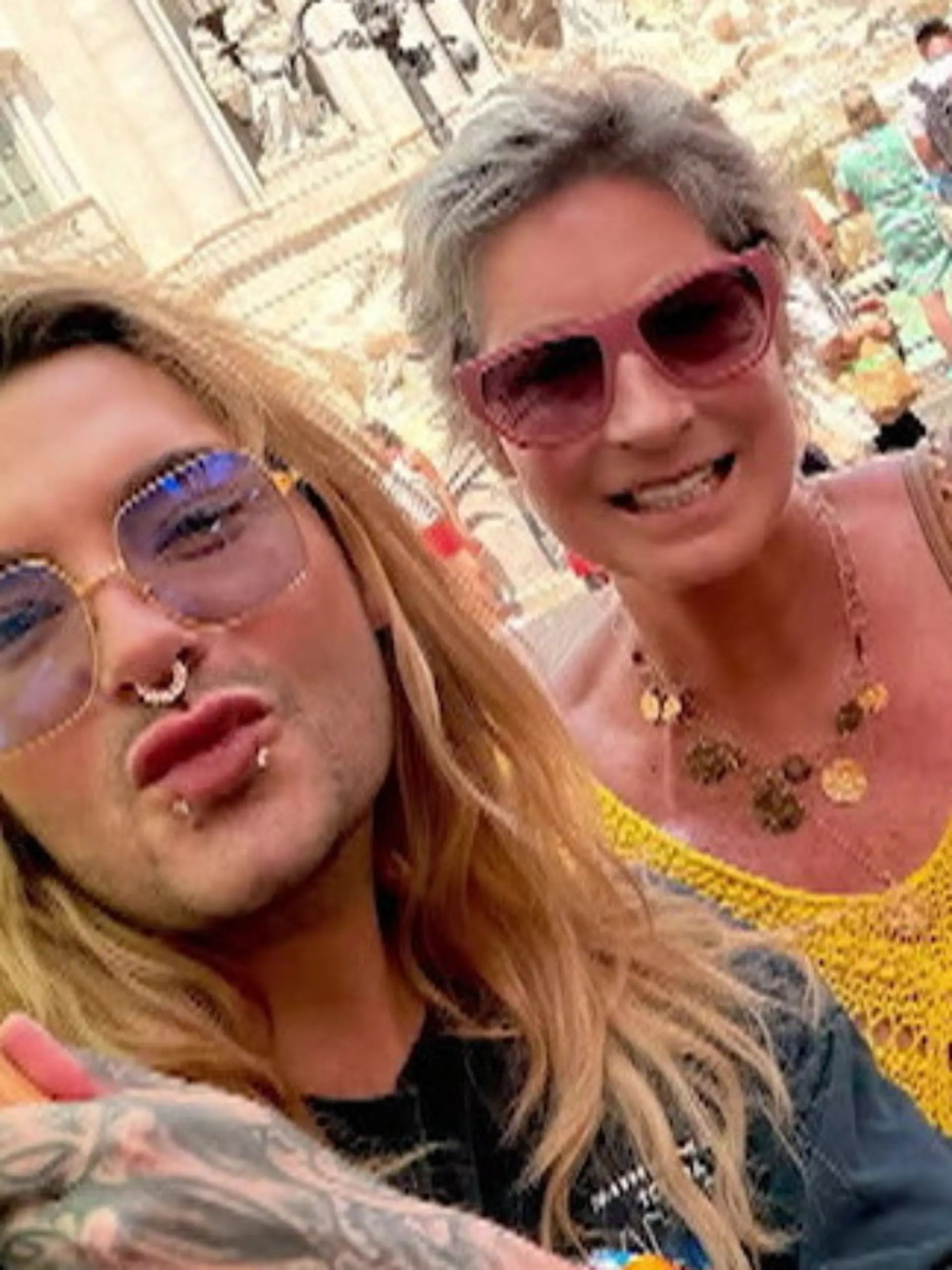 Bild zu: "Bill Kaulitz teilt Urlaubsmomente – doch alle schauen nur auf seine Begleitung!"