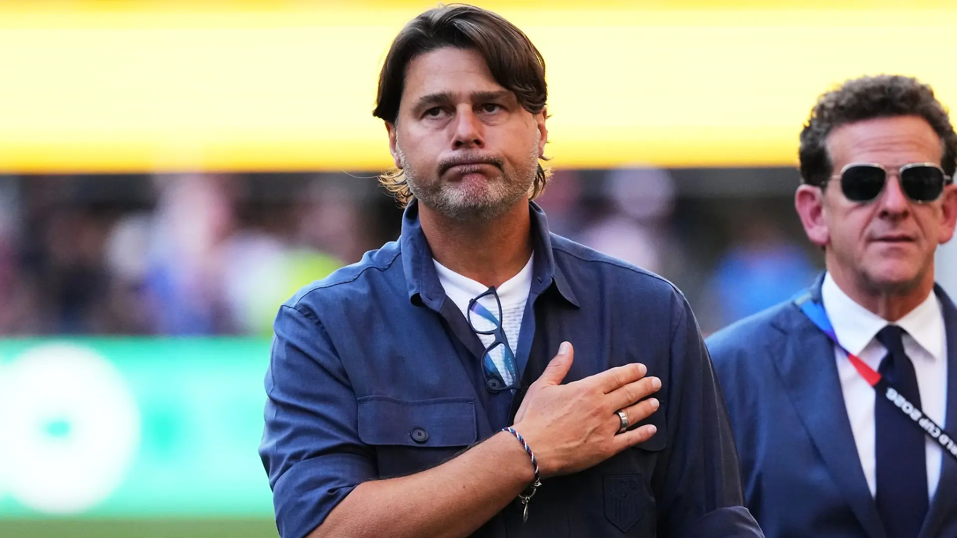 Hand aufs Herz: Mauricio Pochettino bleibt Auswahlcoach der US-Fußballer. (Archivbild)