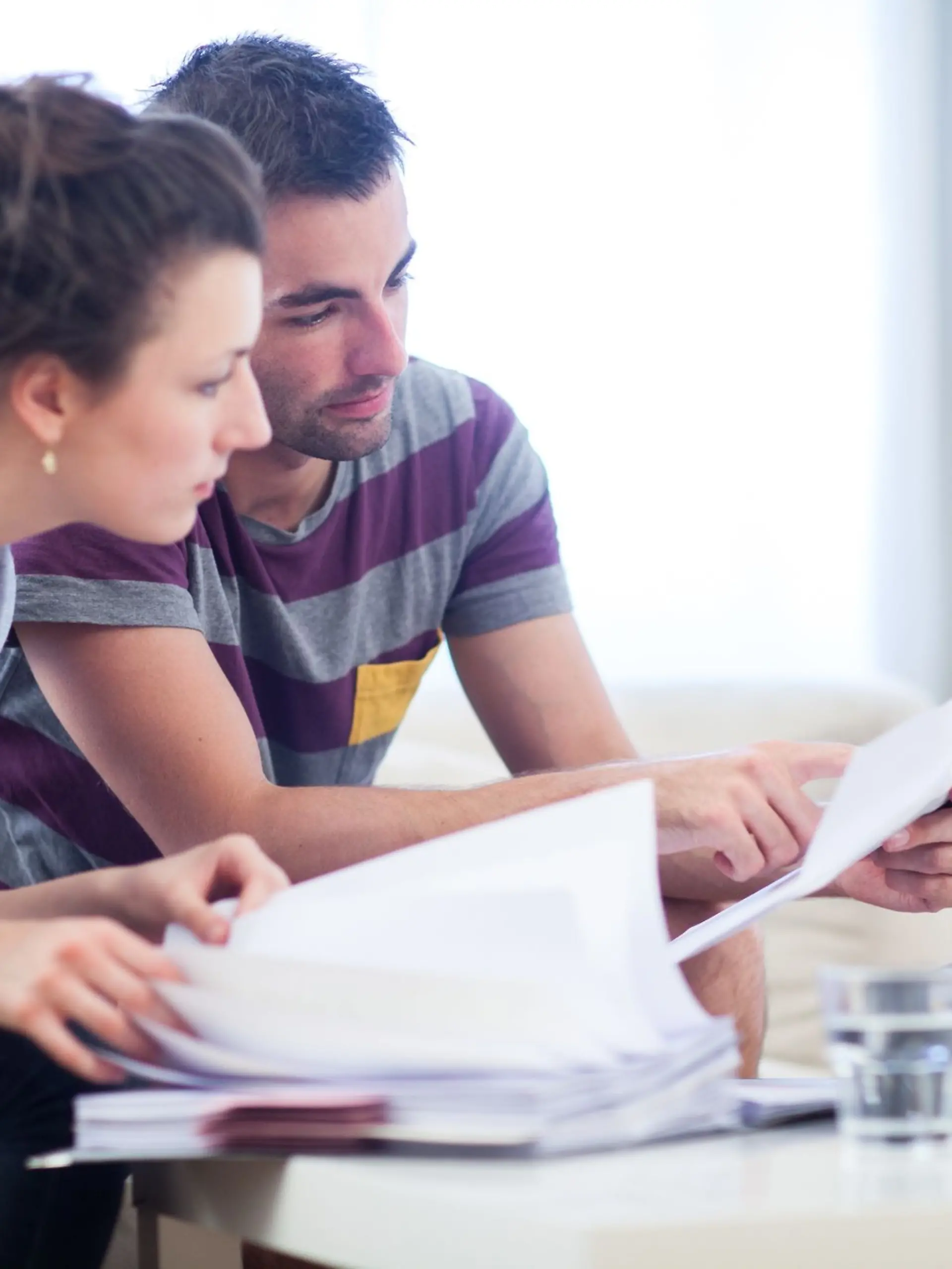 Sträubt sich Ihr Partner inständig, über die Finanzen zu sprechen? Dann kann das ein Warnsignal sein. Genau dann bietet es sich an, miteinander darüber zu sprechen.