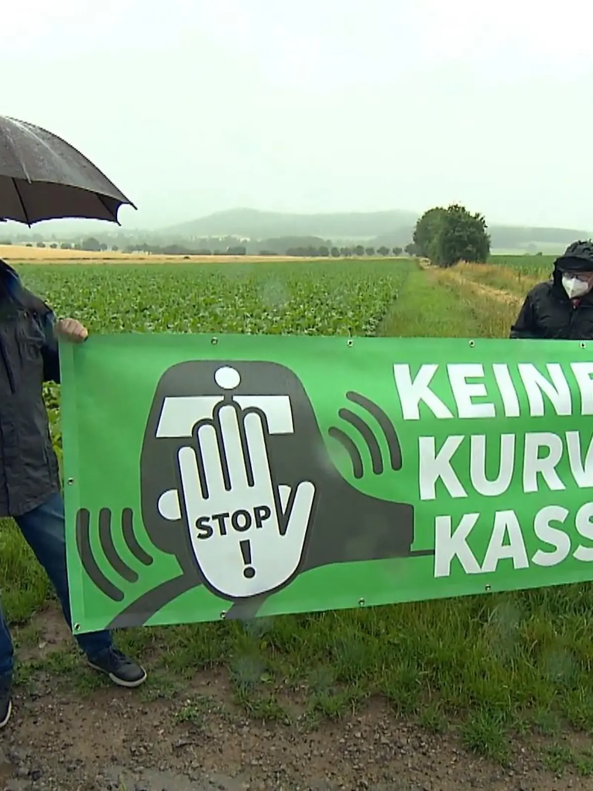 Für den Verkehr muss die Natur weichen – so ist es ja leider häufig… Und auch nördlich von Kassel soll eine neue Güterzugtrasse entstehen und Grünflächen sollen verschwinden. Doch gleich mehrere Bürgerinitiativen wehren sich gegen den Ausbau der Ost-West-Bahnstrecke. Welche Chancen sie haben, das Projekt zu verhindern – im Video!