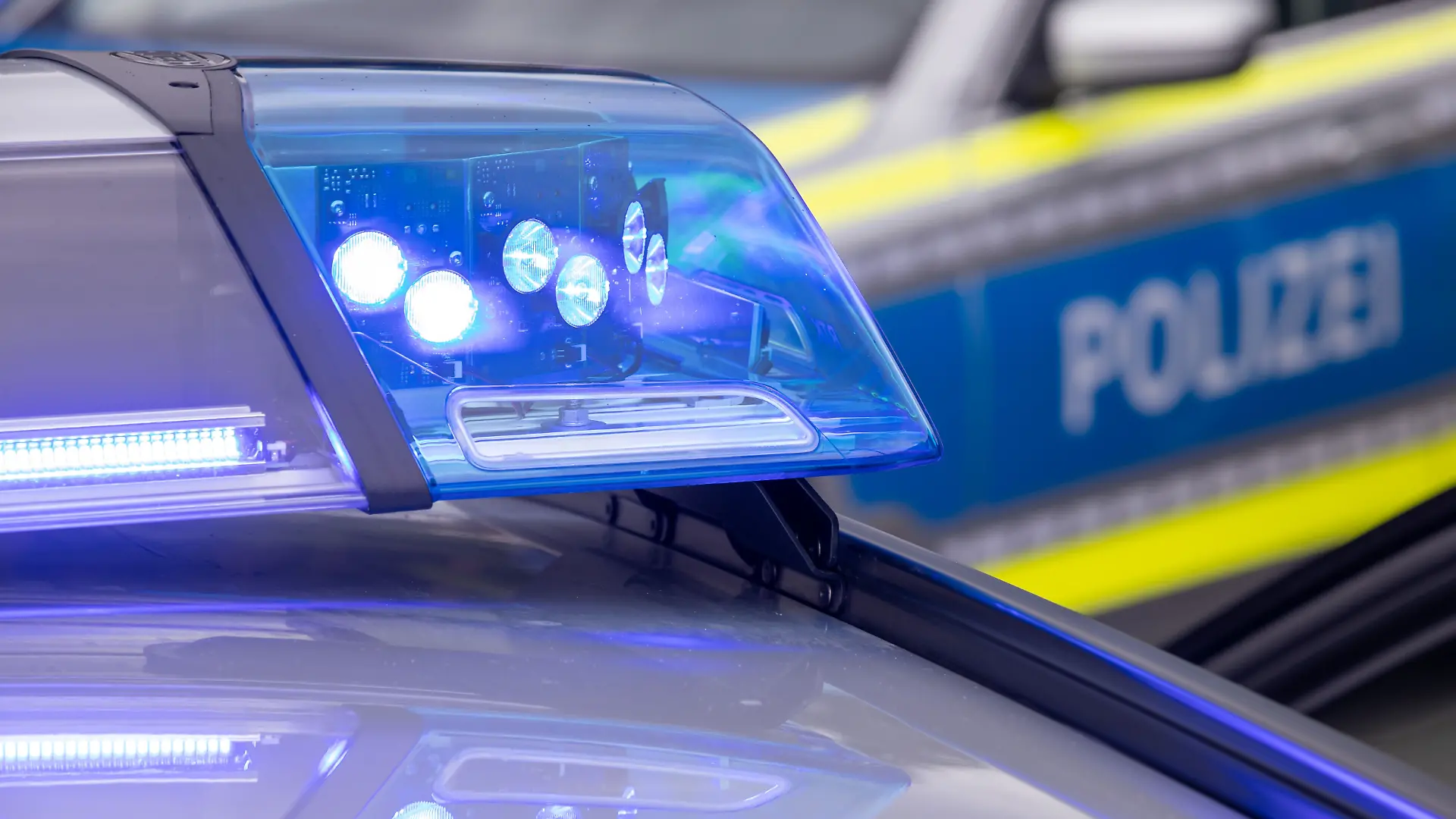 In einer Asylunterkunft werden zwei Männer tot aufgefunden. Ein 29-Jähriger wurde festgenommen. (Symbolbild)