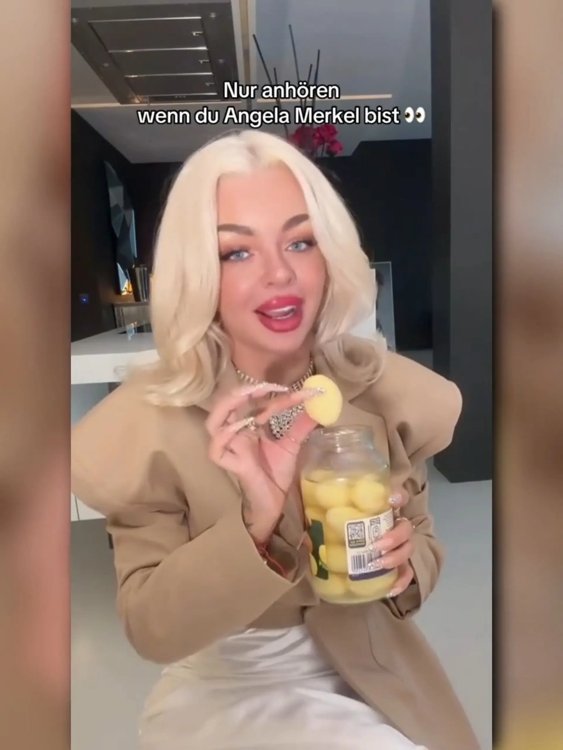 Bild zu: "Katja Krasavice lädt Angela Merkel zu ihrer Party – als „Oberbaddie“"