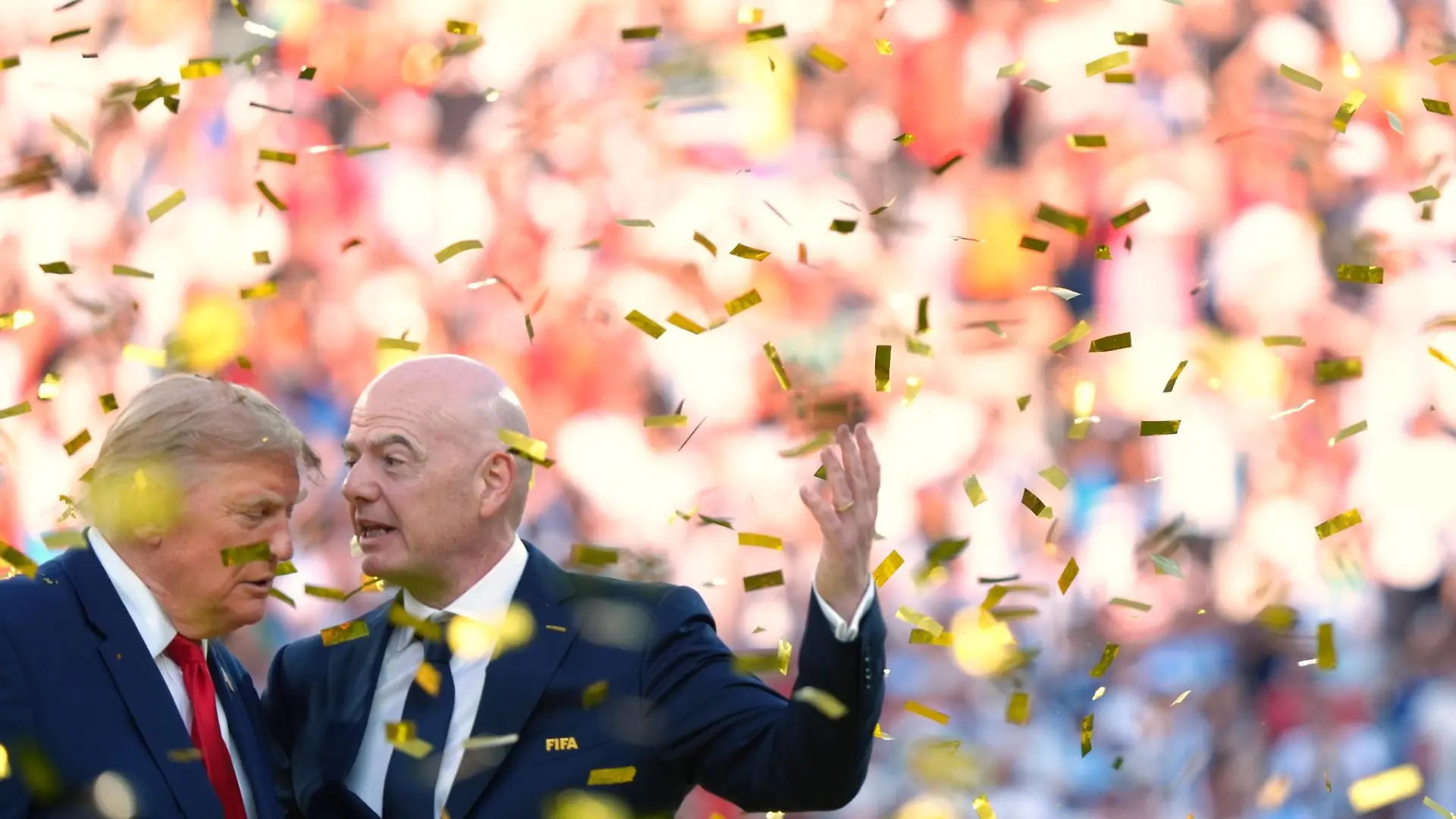 Also bei der WM-Siegerehrung haben Donald Trump und Gianni Infantino (r) noch miteinander gesprochen. (Archivbild)