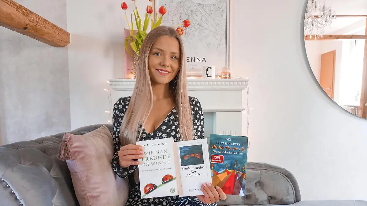 Celine Nadolny, Buch-Bloggerin von BookofFinance