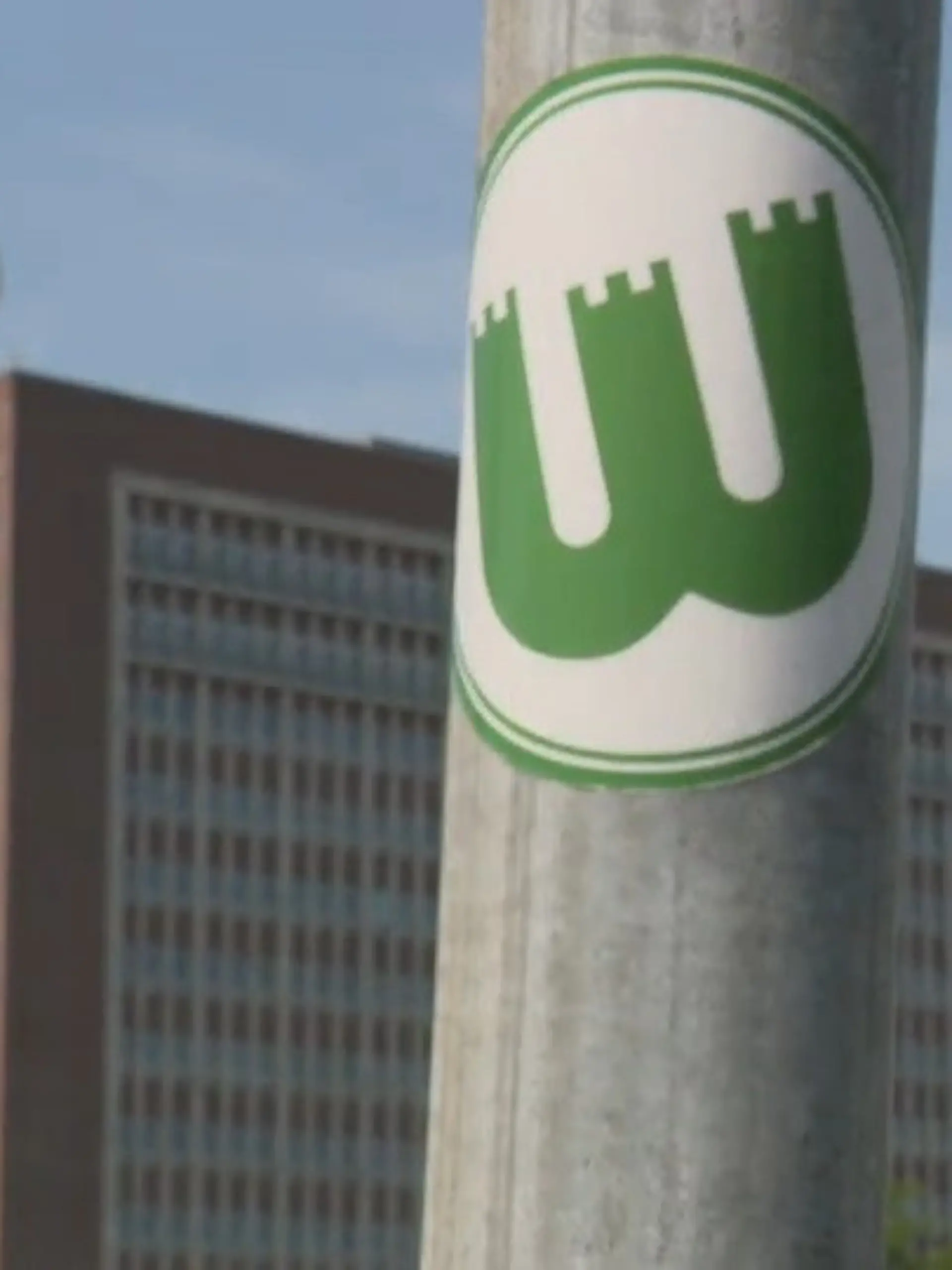 Bild zu: "Trotz Konzernkrise: VW pumpt Millionen in den VfL Wolfsburg"