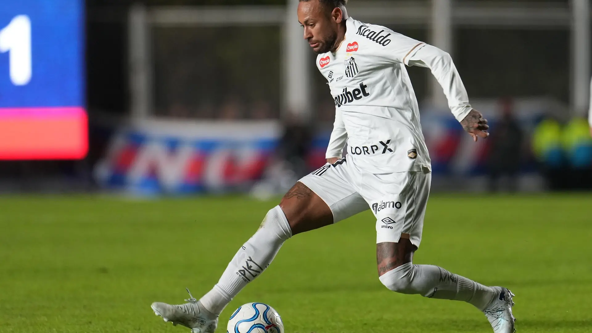 Neymar sorgte nach dem Weiterkommen im Pokal des FC Santos für Aufregung. (Archivbild)