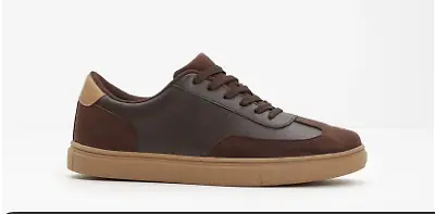 Sneaker im Retro-Look