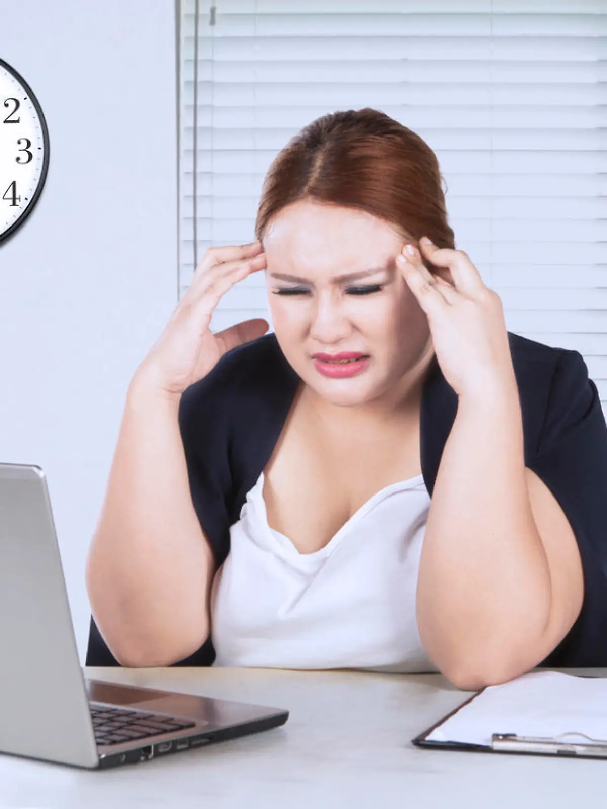 Frau vor Computer