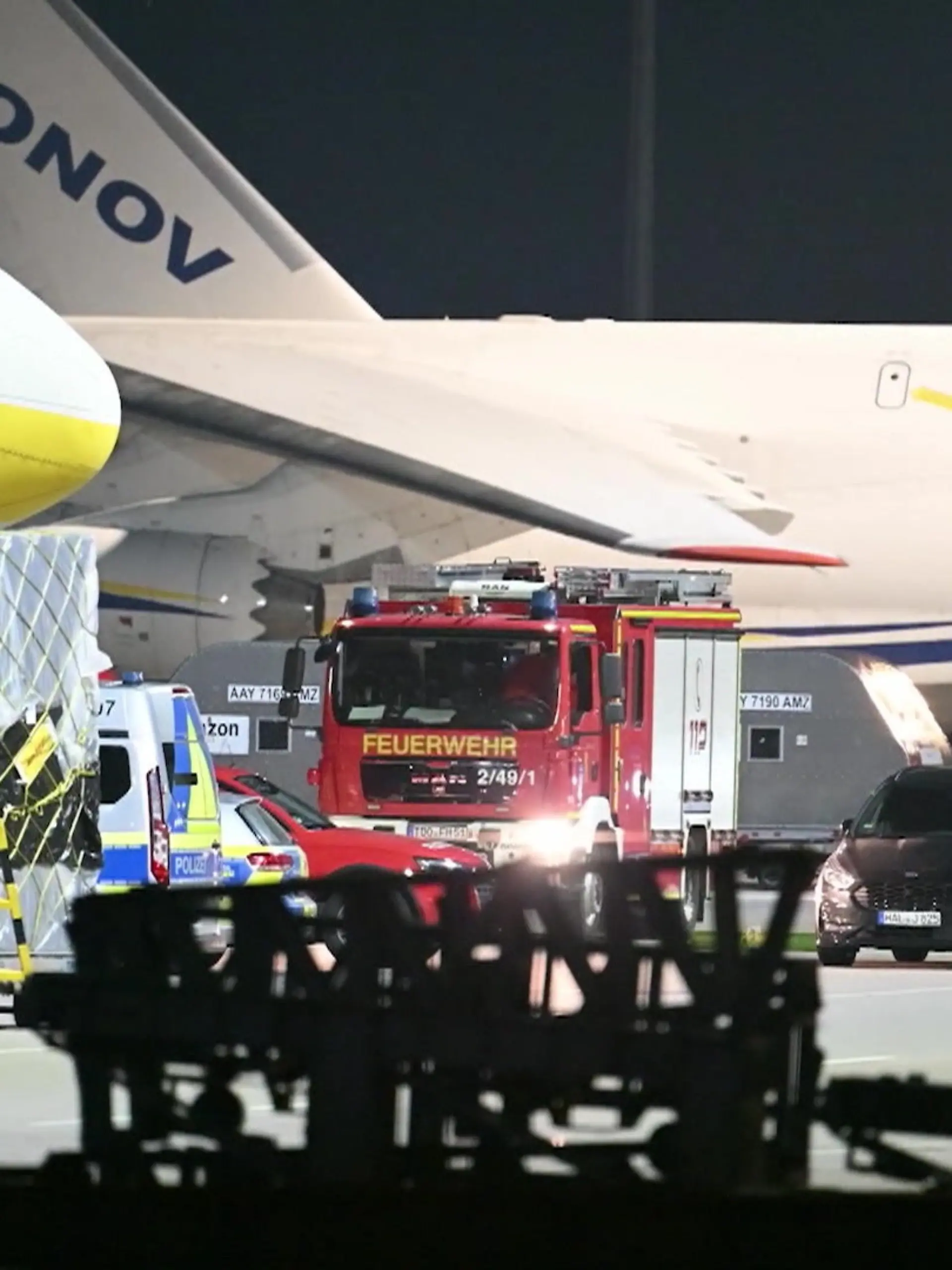Bild zu: "Sprengstoff-Drohne am Flughafen Leipzig entdeckt – dann kollidiert DHL-Jet mit Flugobjekt!"