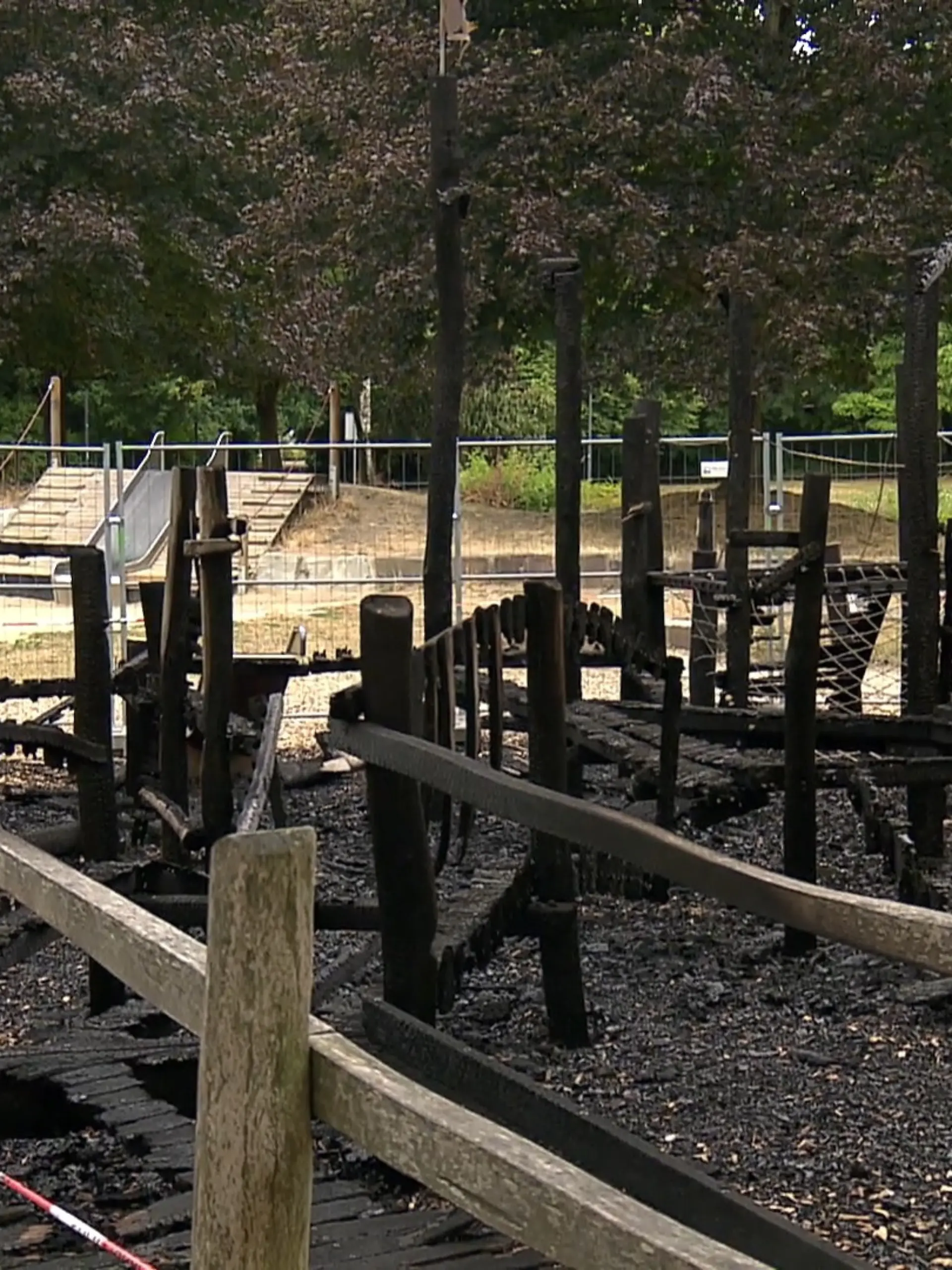 Bild zu: "Feuer auf Spielplatz in Bottrop"