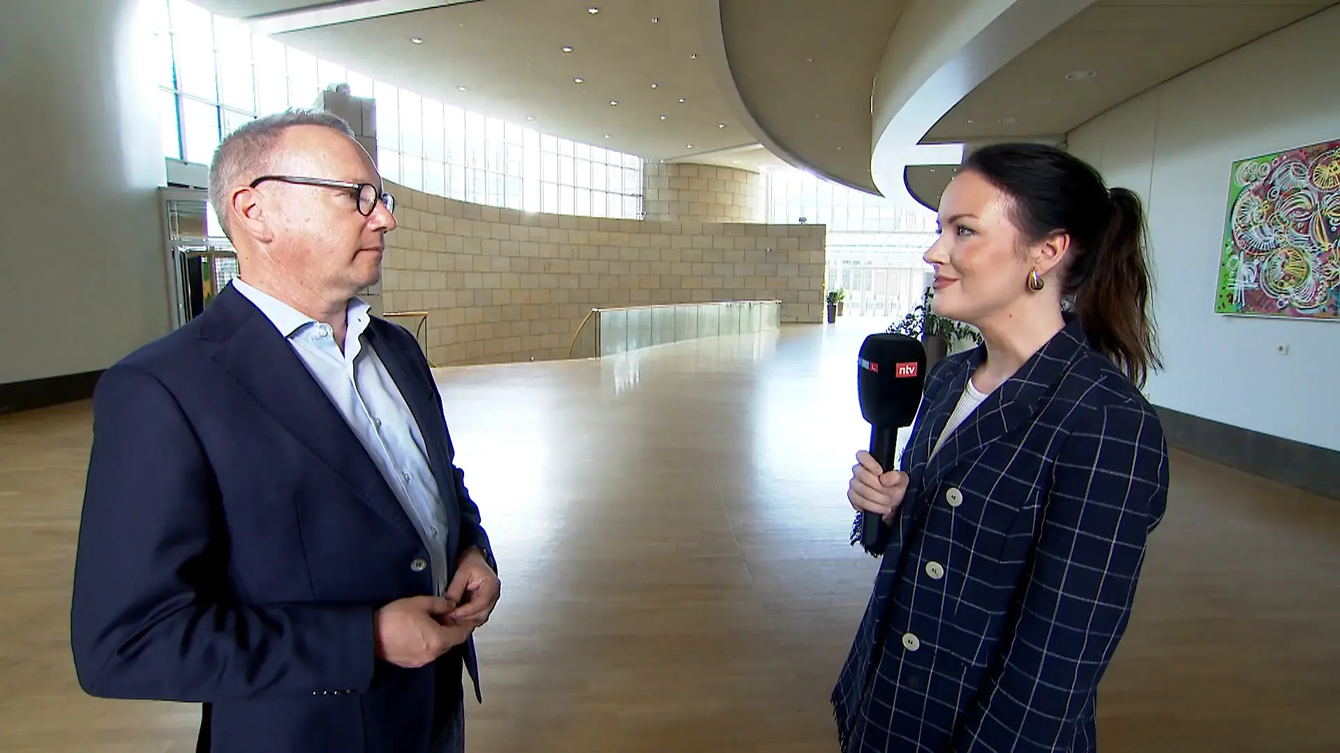 Interview mit NRW-Justizminister Benjamin Limbach (Grüne) Sondersitzung zu Kriminalität in NRW-Gefängnissen