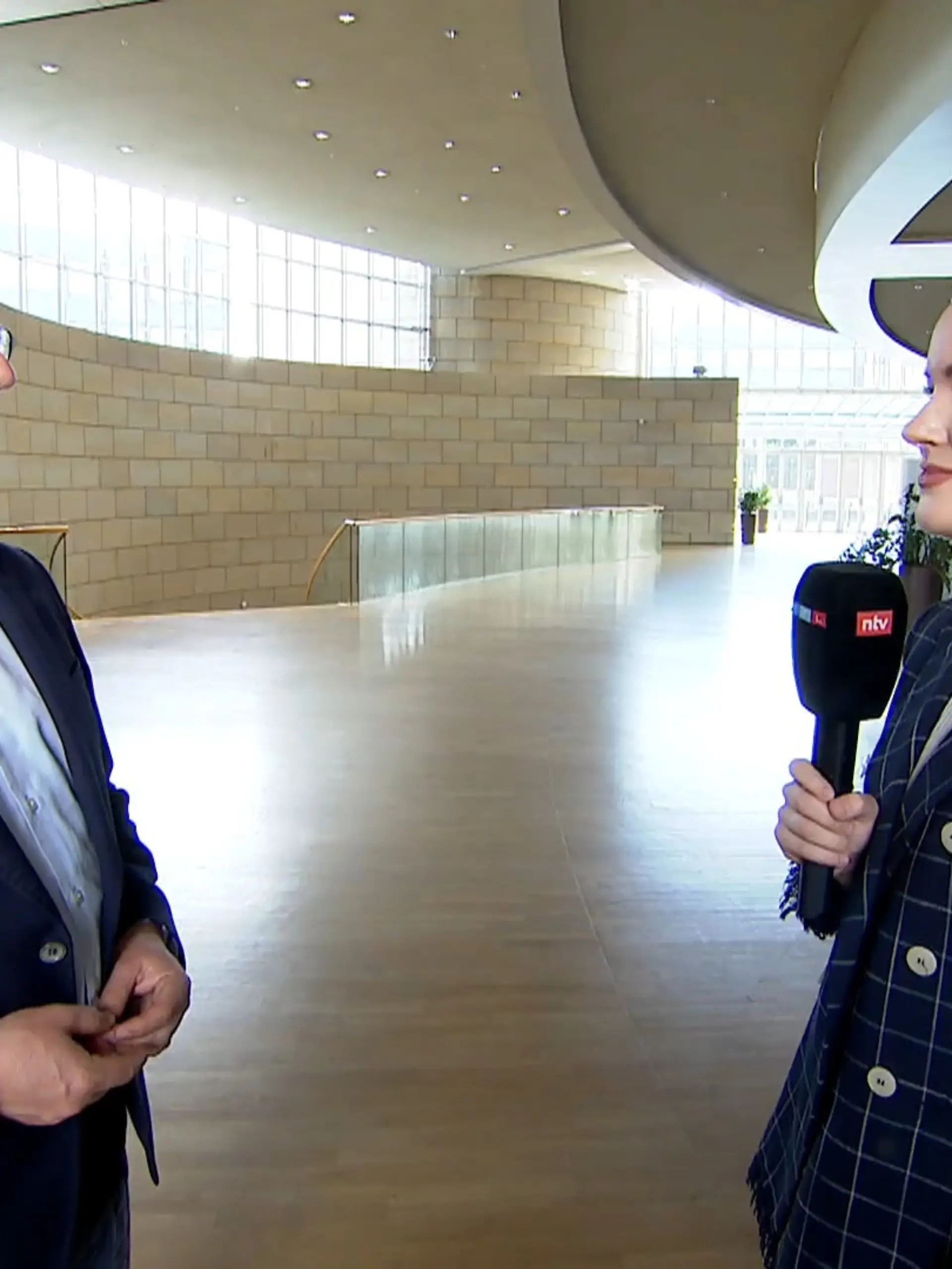 Bild zu: "Interview mit NRW-Justizminister Benjamin Limbach (Grüne)"