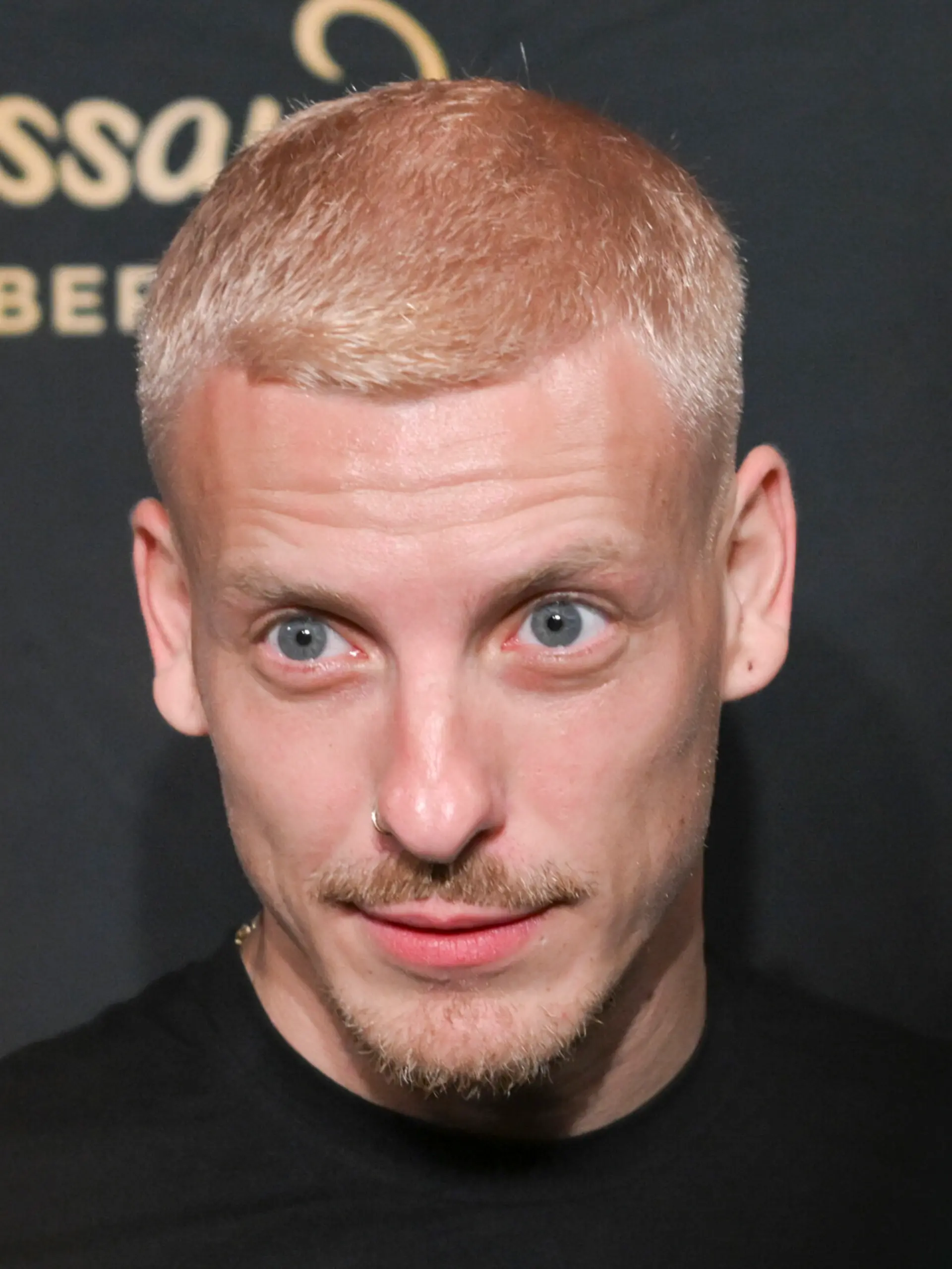 Comedian Felix Lobrecht bei Madame Tussauds Berlin.