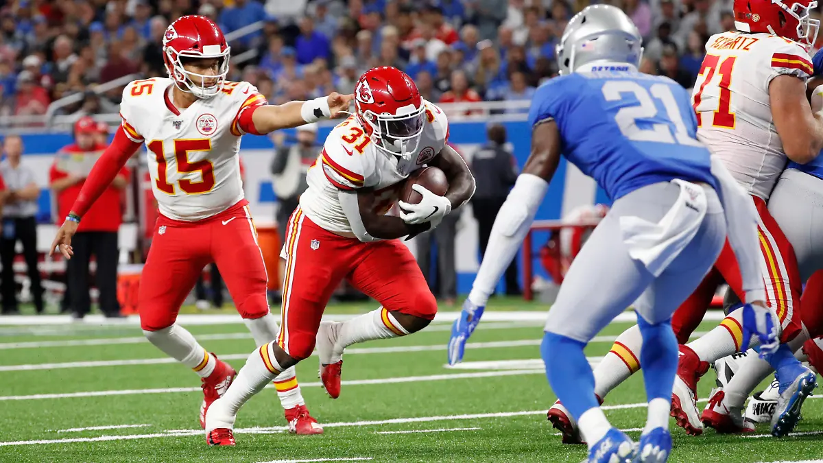 Kansas City Chiefs quarterback Patrick Mahomes (15) hands off to running back Darrel Williams (31) for a 1-yard touchdown rush during the second half of an NFL football game against the Detroit Lions, Sunday, Sept. 29, 2019, in Detroit. (AP Photo/Rick Osentoski)