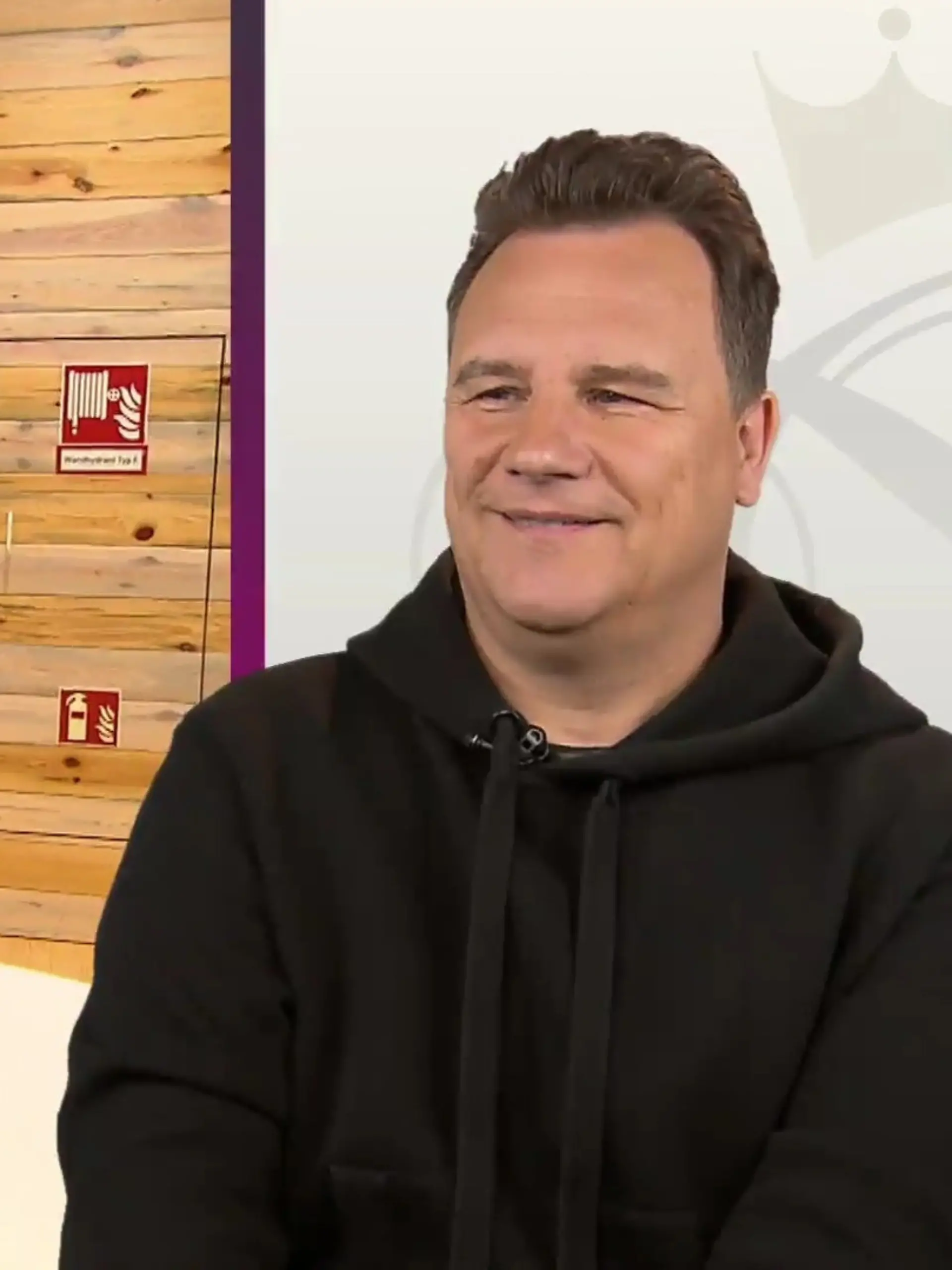 Bild zu: "Beim Blick auf Christines Outfit wandert Guidos Blick immer wieder nach unten"