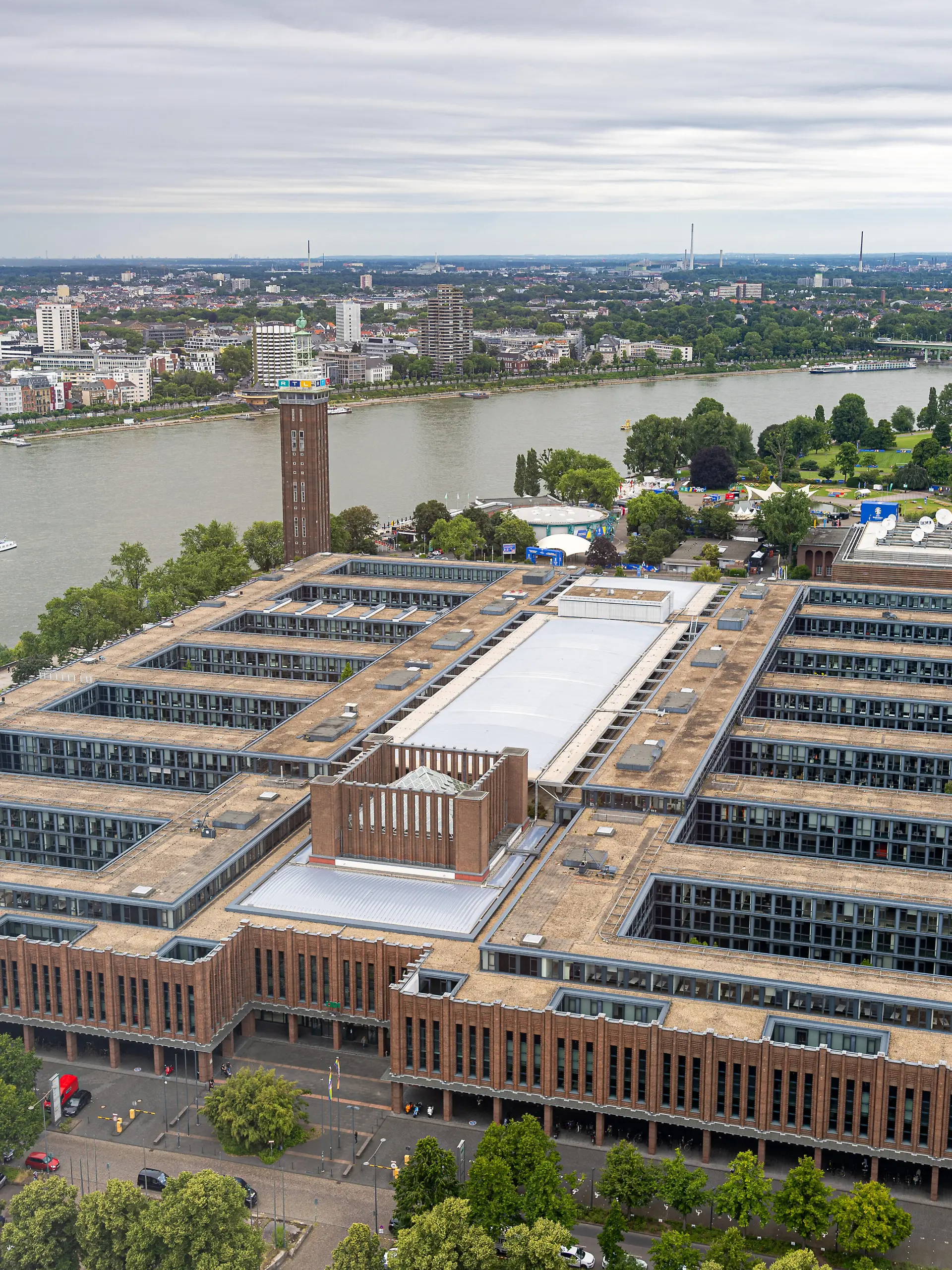 Bild zu: "Bombenfund in Köln! RTL-Sendezentrum wird evakuiert"
