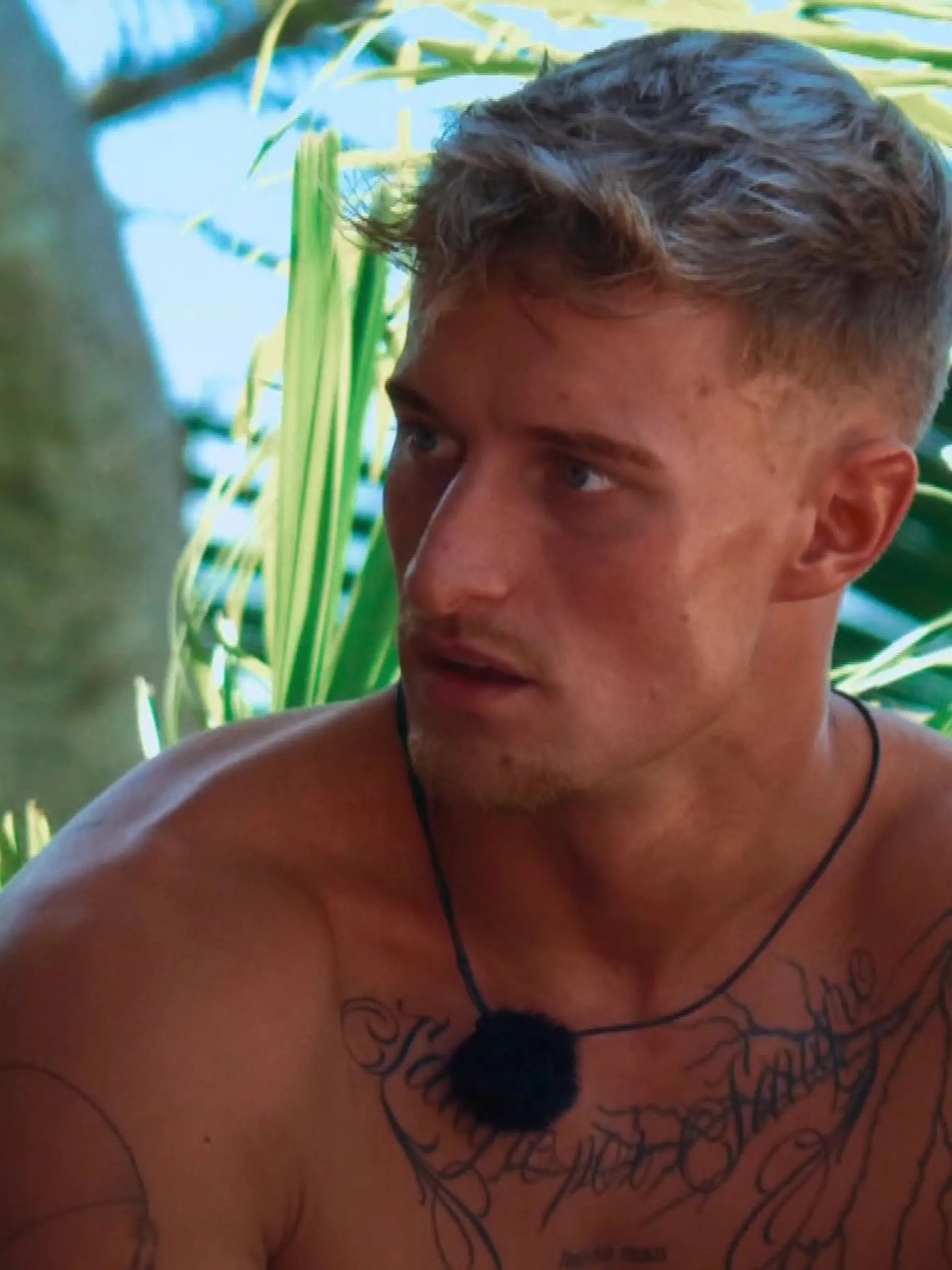 Laurenz erfährt bei „Ex on the Beach”, dass Brenda ihn betrogen hat.