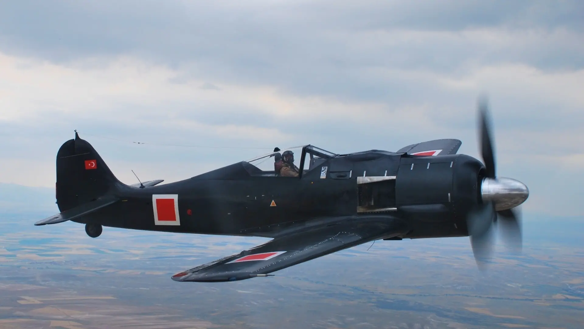 Das deutsche Kampfflugzeug Focke-Wulf-190. Der Jagdflieger aus dem Zweiten Weltkrieg wurde in der Türkei aufwendig restauriert und ist nun wieder flugfähig. +++ dpa-Bildfunk +++
