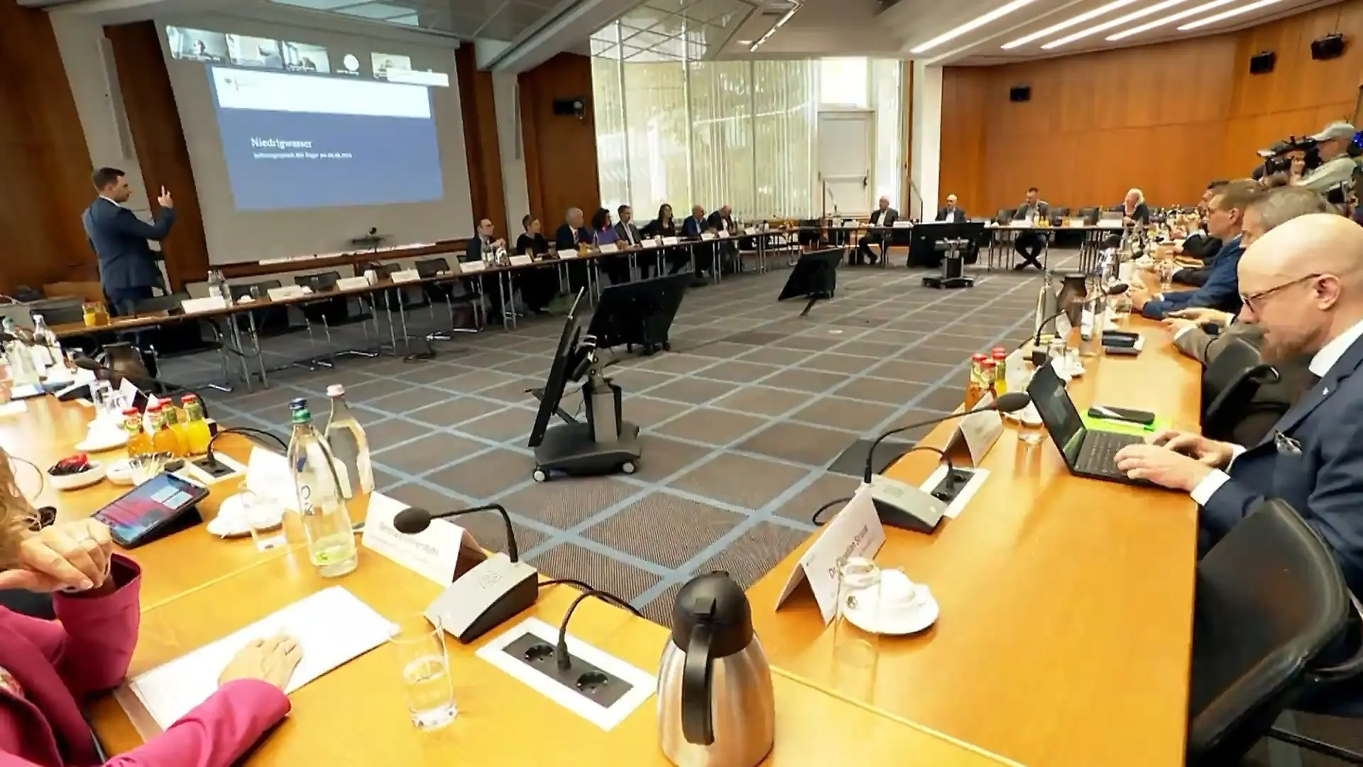 Niedrigwasser-Gipfel in Bonn Rekordtiefstand im Rhein