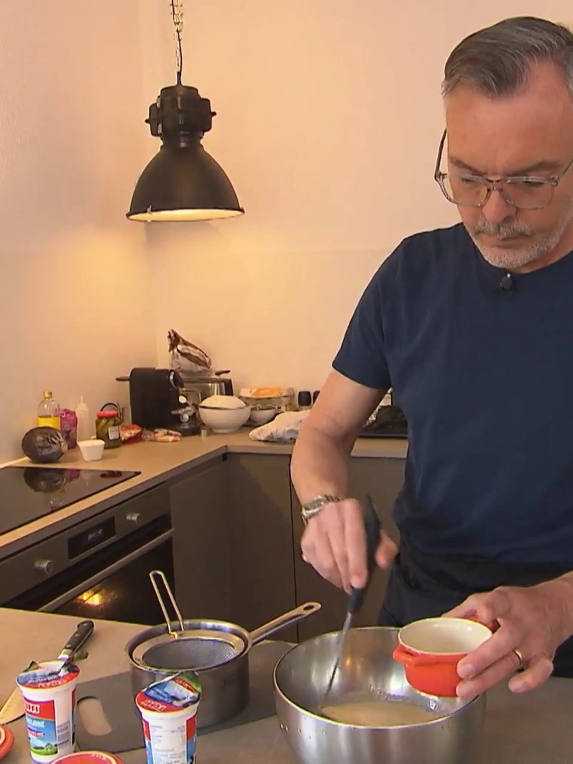 Bild zu: "Tobis Nachspeise lässt Cordula bangen"