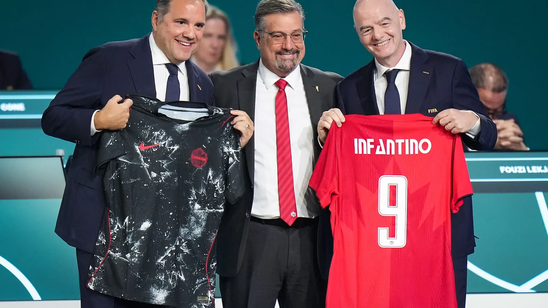 Montagliani (l.) und Infantino (r.) könnten zu Rivalen werden. (Archivbild)