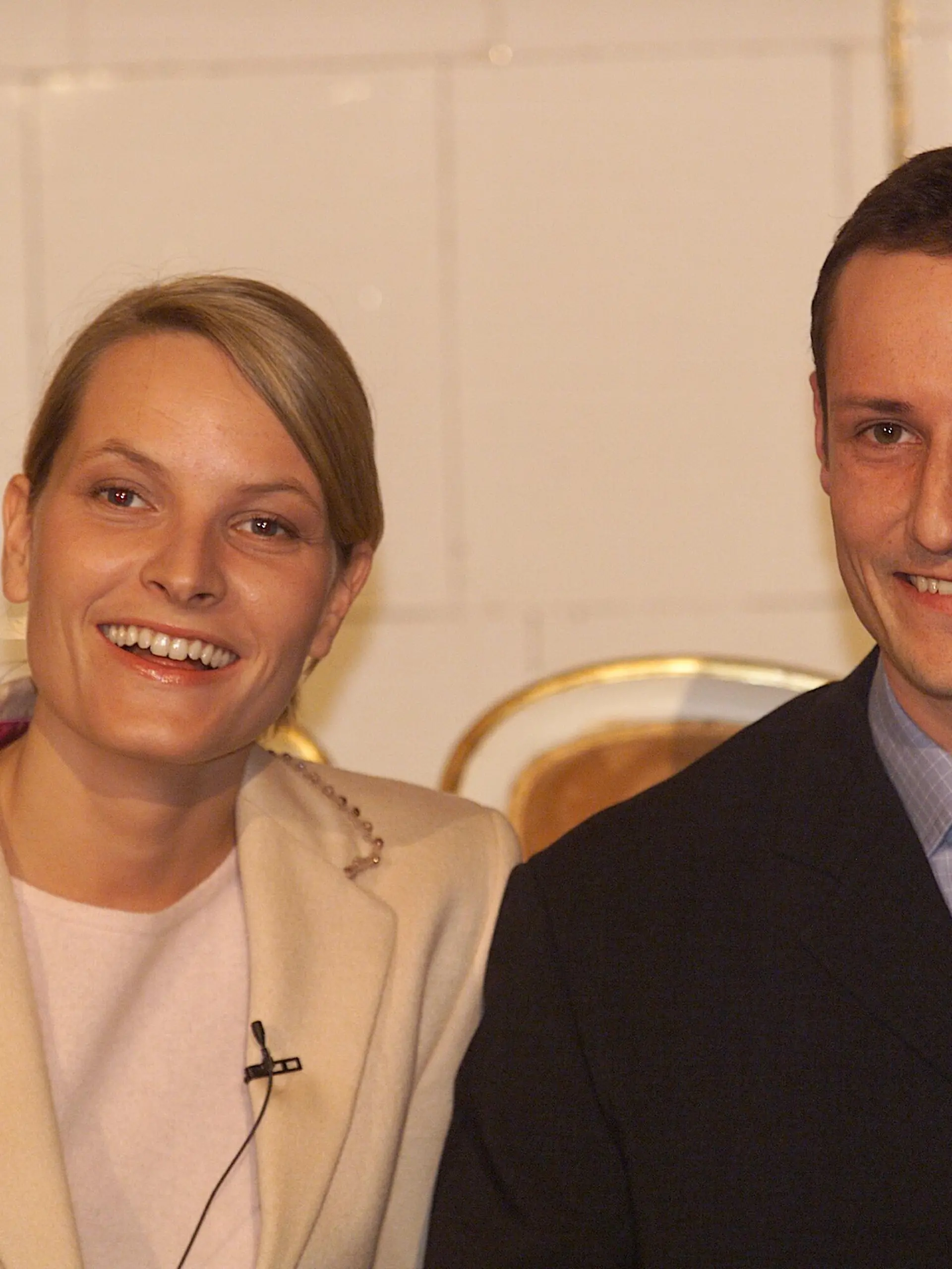 Prinzessin Mette-Marit und Prinz Hakoon verkünden ihre Verlobung