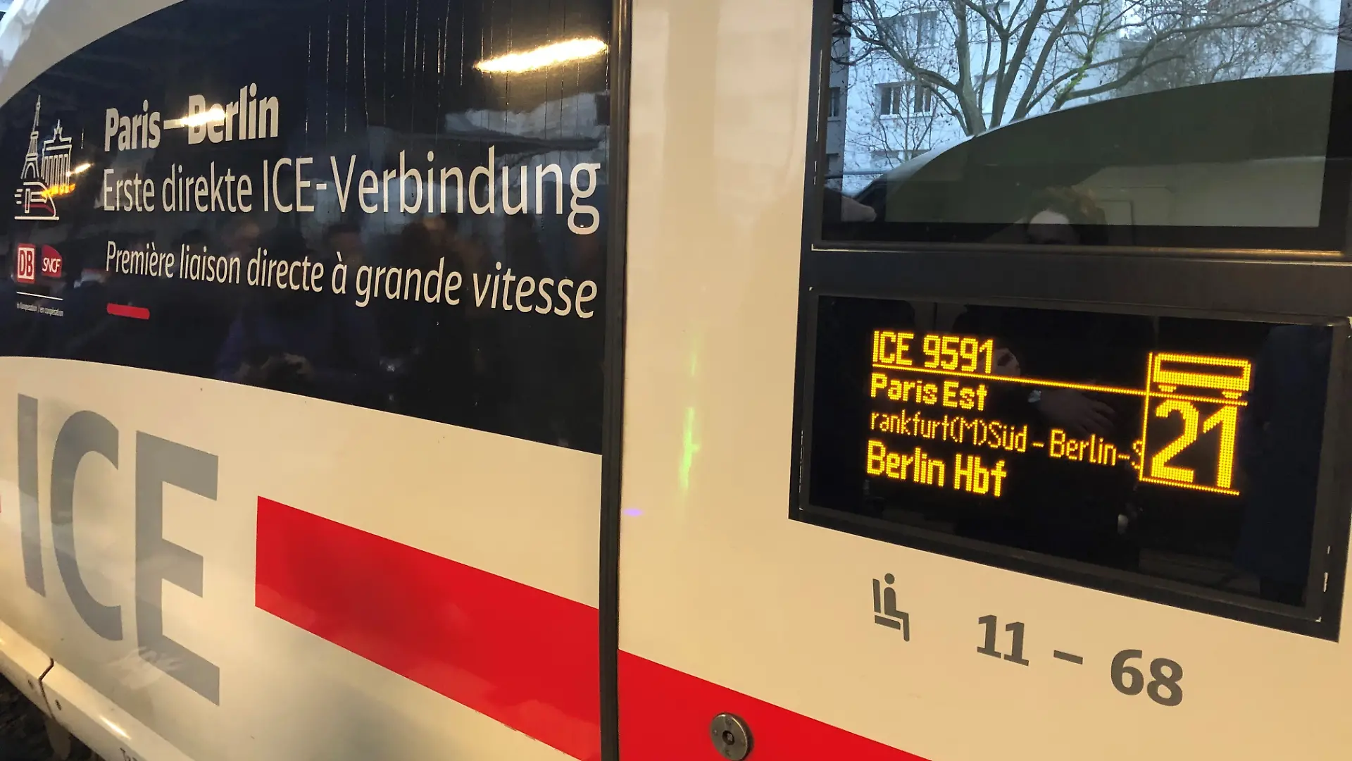 Der erste direkte ICE von Paris nach Berlin steht zur Abfahrt bereit. Der kurz vor Weihnachten gestartete direkte ICE zwischen Paris und Berlin stößt auf große Nachfrage bei den Reisenden. Wenn der Trend anhält, wollen beide Bahnen einen Ausbau der Verbindung prüfen, und auch zwischen Paris und München soll es demnächst mehr Direktverbindungen geben. (zu dpa: «Bahn: Lange Fahrten ins Ausland besonders beliebt») +++ dpa-Bildfunk +++