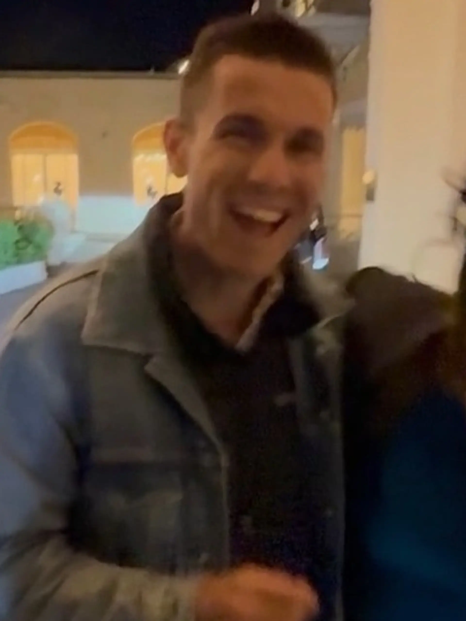 Bild zu: "Fan will Foto mit Weltstar – doch dann geht etwas mächtig schief!"