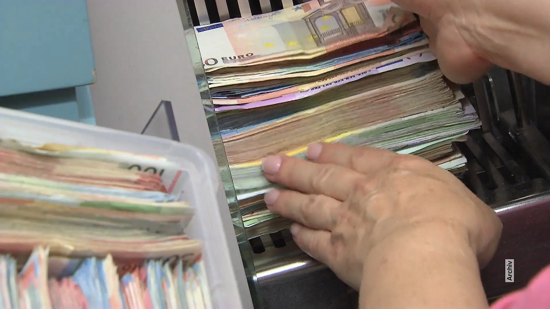 Bargeld gerät unter Druck Zwischen Freiheit und Bequemlichkeit
