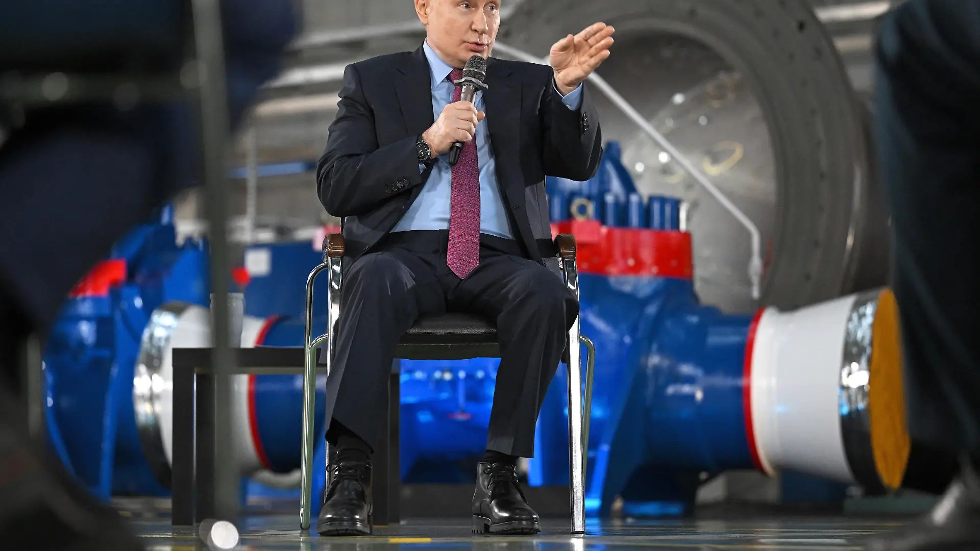 Working trip of Russian President Vladimir Putin to Chelyabinsk. Russian President Vladimir Putin during a meeting with students and workers of industrial enterprises of the Chelyabinsk region on the territory of the Stankomash industrial park. 16.02.2024 Russia, Chelyabinsk region, Chelyabinsk Photo credit: Dmitry Azarov/Kommersant/Sipa USA