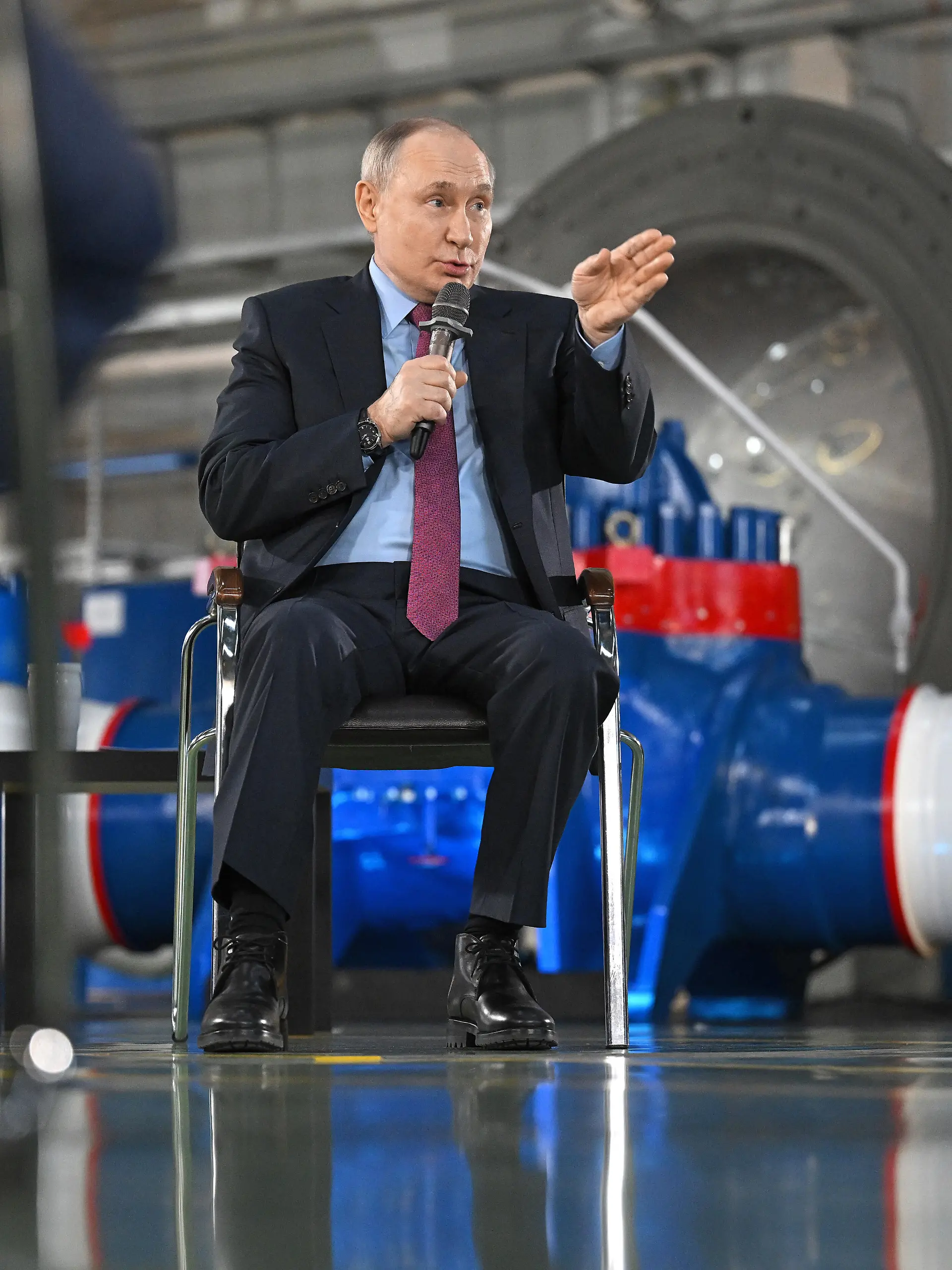 Working trip of Russian President Vladimir Putin to Chelyabinsk. Russian President Vladimir Putin during a meeting with students and workers of industrial enterprises of the Chelyabinsk region on the territory of the Stankomash industrial park. 16.02.2024 Russia, Chelyabinsk region, Chelyabinsk Photo credit: Dmitry Azarov/Kommersant/Sipa USA