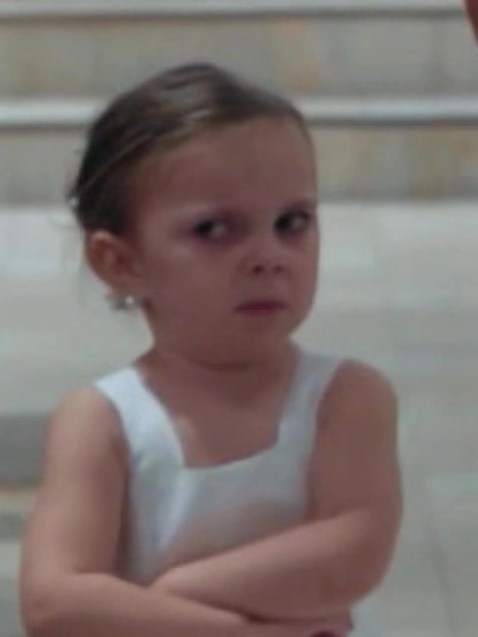 Bild zu: "Harte Hochzeitskritik für Mama und Papa! SO crasht Josie (3) romantischen Kuss"
