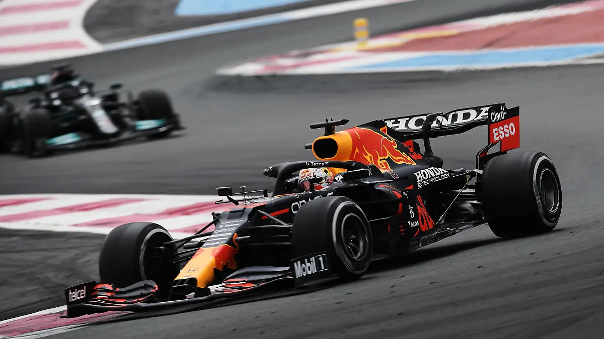 F1 Grand Prix of France Max Verstappen of Netherlands driving the 33 Red Bull Racing RB16B Honda and Lewis Hamilton of Great Britain driving the 44 Mercedes AMG Petronas F1 Team Mercedes W12 during the F1 Grand Prix of France at Circuit Paul Ricard on June 27, 2021 in Le Castellet, France. Le Castellet France breton-f1grandp210620_nptTe PUBLICATIONxNOTxINxFRA Copyright: xJosexBretonx 