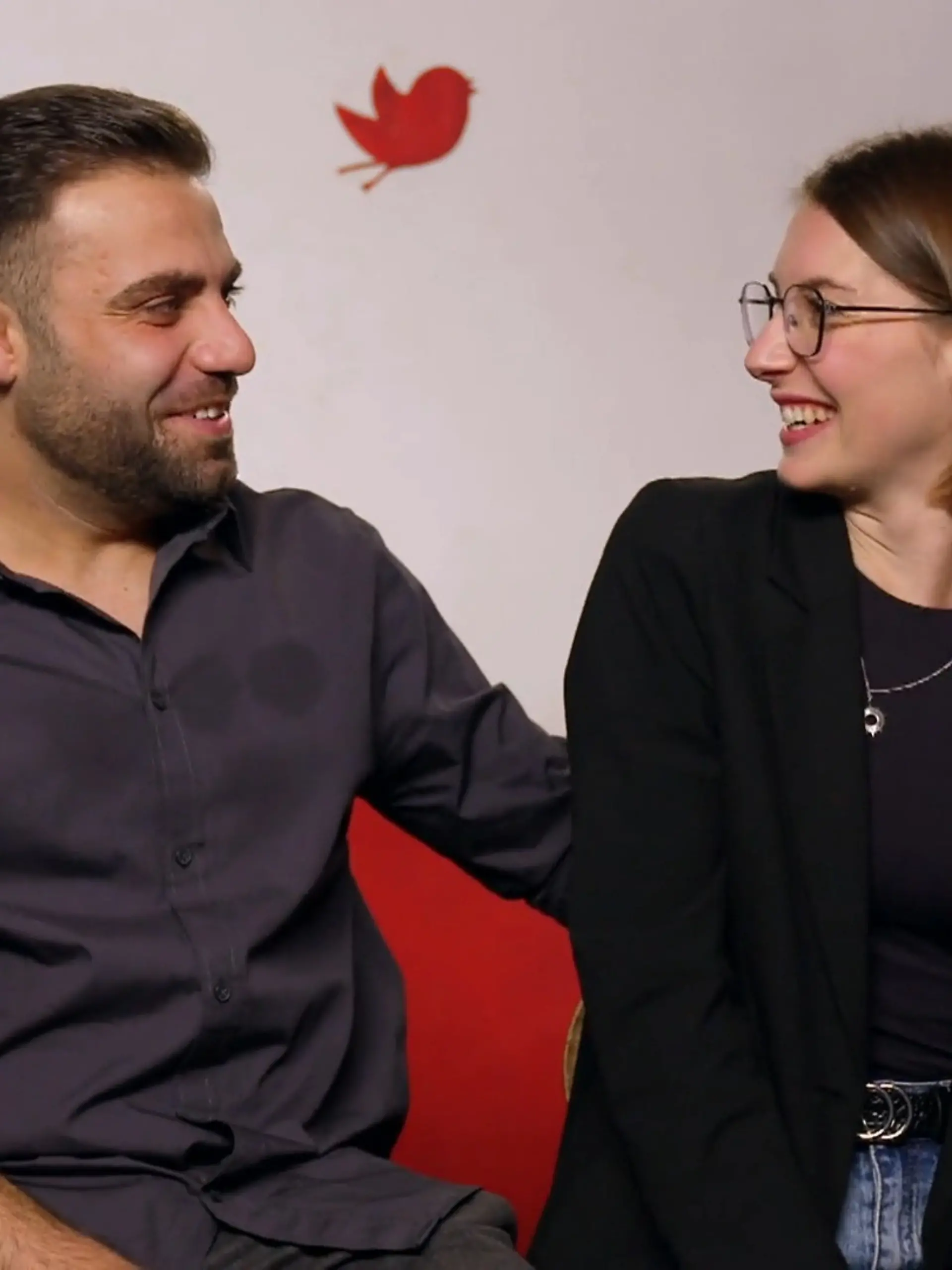 Bild zu: "Mamali und Anni strahlen um die Wette"