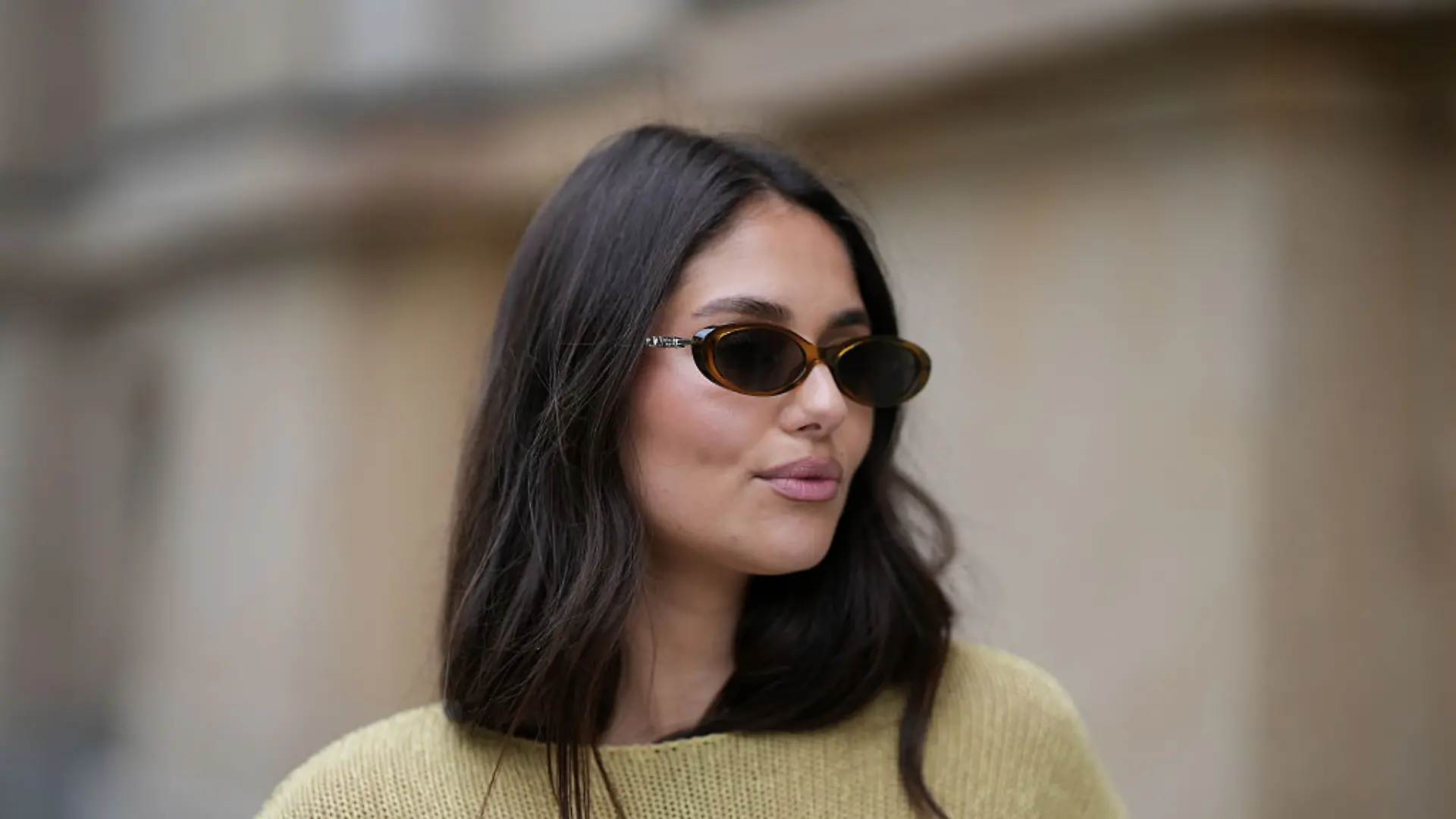 Frau mit Sonnenbrille