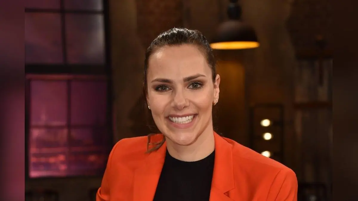 Zweites Kind für TV-Star: Esther Sedlaczek ist schwanger