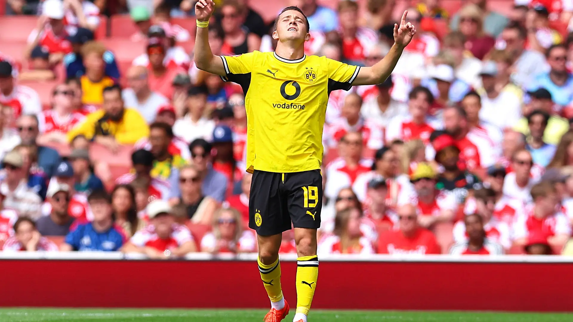 Konstantinos Karetsas of Borussia Dortmund celebrates his goal and his sides second goal during the pre-season friendly match between Arsenal FC and Borussia Dortmund at Emirates Stadium on August 9, 2026 in London, England. Photo by Ryan Crockett/DeFodi Images - *** Konstantinos Karetsas of Borussia Dortmund celebrates his goalhis team s secondduring the preseason friendly match between Arsenal FC and Borussia Dortmund at Emirates Stadium on August 9, 2026, in London, England. Photo by Ryan Crockett, DeFodi Images