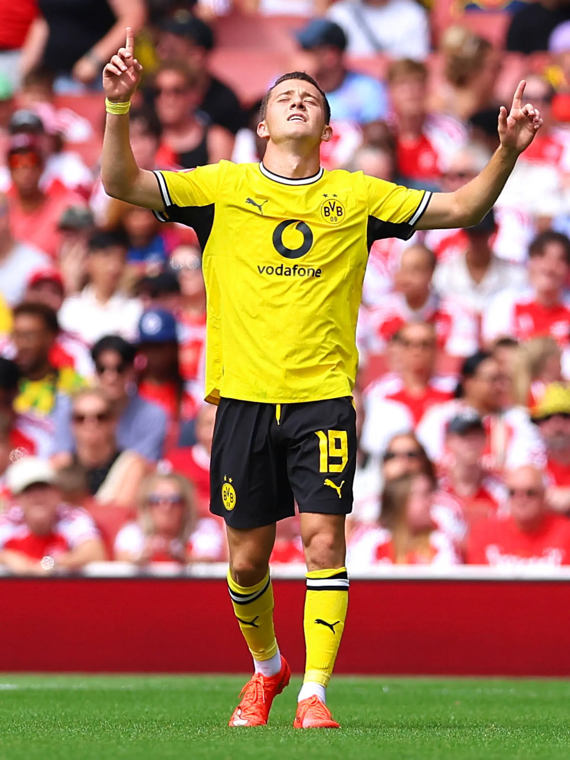 Konstantinos Karetsas of Borussia Dortmund celebrates his goal and his sides second goal during the pre-season friendly match between Arsenal FC and Borussia Dortmund at Emirates Stadium on August 9, 2026 in London, England. Photo by Ryan Crockett/DeFodi Images - *** Konstantinos Karetsas of Borussia Dortmund celebrates his goalhis team s secondduring the preseason friendly match between Arsenal FC and Borussia Dortmund at Emirates Stadium on August 9, 2026, in London, England. Photo by Ryan Crockett, DeFodi Images