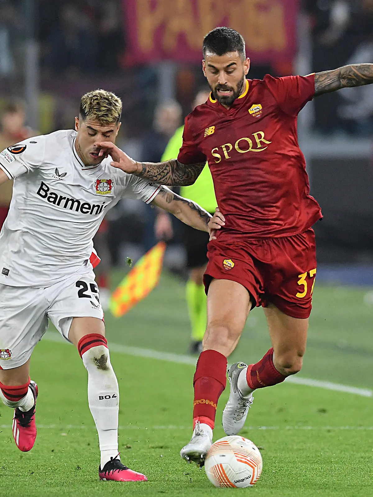 Europa League Roma v Bayer Leverkusen Exequiel Palacios of Bayer Leverkusen,Leonardo Spinazzola of AS Roma during football Europa League Roma v Bayer Leverkusen on May 11st, 2023 in Olympic stadium Rome, Italy. Imago-Images/Emmefoto Copyright: xImago-Images/Emmefotox