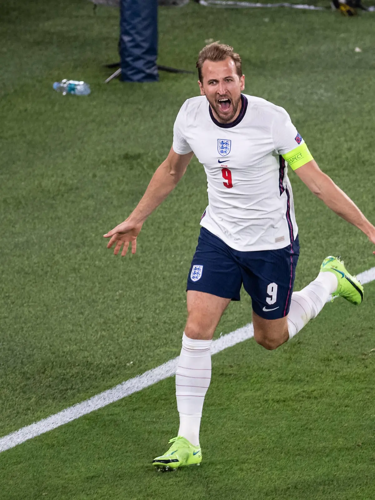 03.07.2021, Rome, Stadio Olimpico, EURO 2020: Ukraine - England, Harry Kane England celebrates his goal for the 0:1 Rome Lazio Italy *** 03 07 2021, Rome, Stadio Olimpico, EURO 2020 Ukraine England, Harry Kane England celebrates his goal for the 0 1 Rome Lazio Italy PUBLICATIONxNOTxINxSUI Copyright: xJustPictures.ch/JustPicturesPlusx 