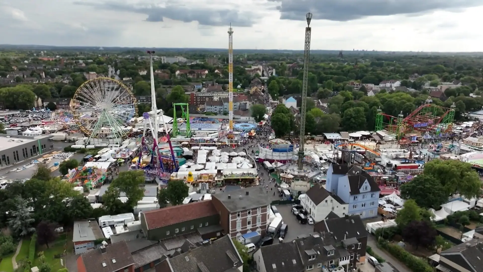 Neue Attraktionen auf Cranger Kirmes Volksfest im Pott