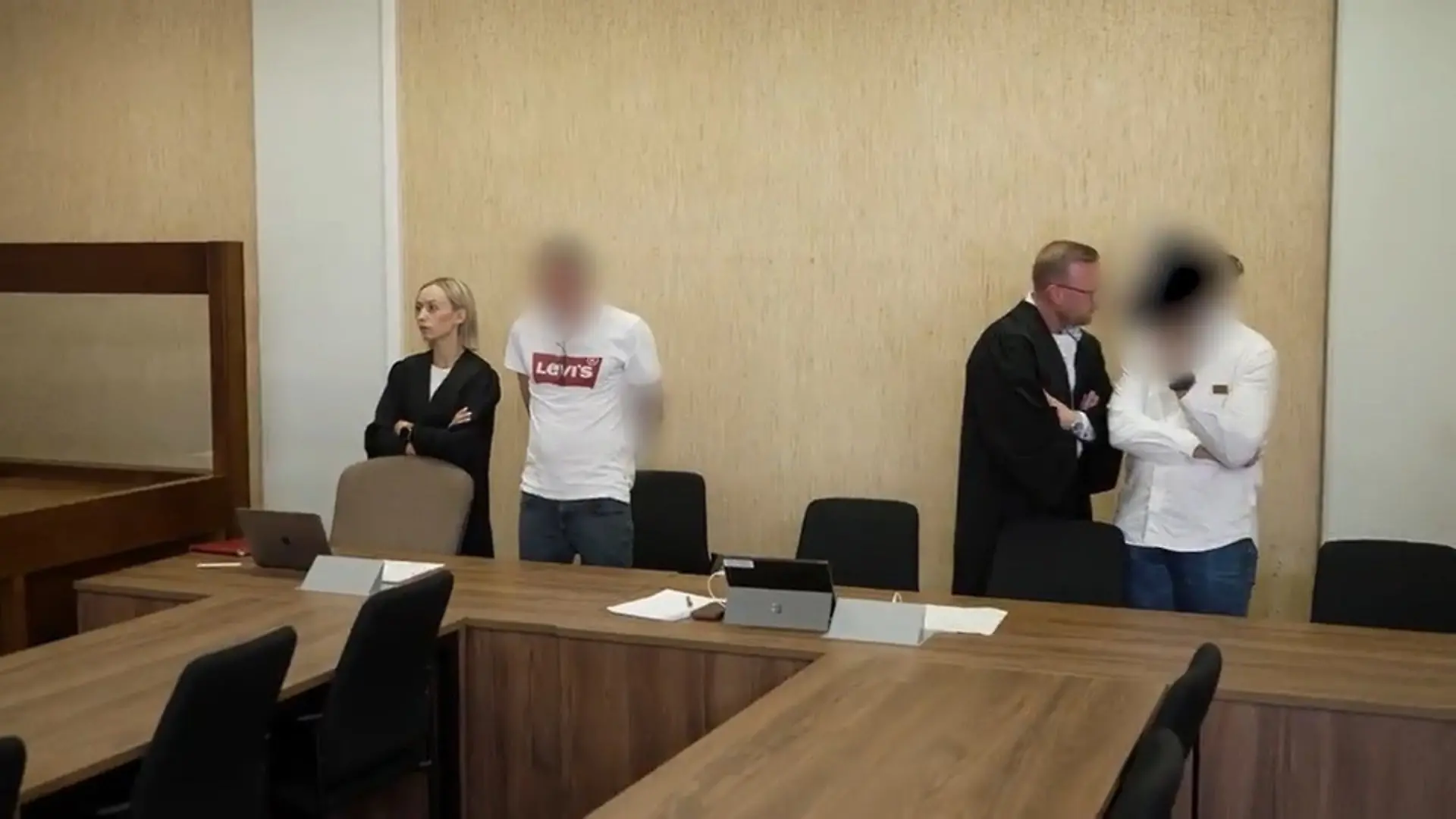 Angeklagte gestehen Raubüberfall vor Gericht Seniorin gefesselt und bedroht