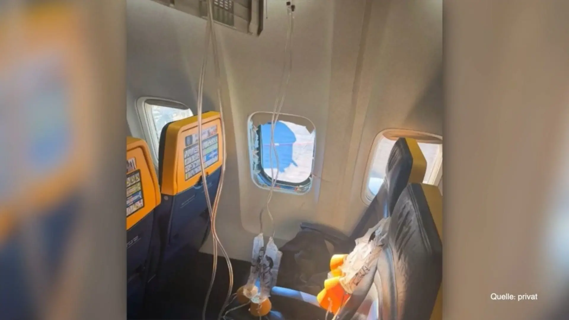 Mann aus Flugzeugfenster gesogen Fensterbruch bei Ryanair-Flug