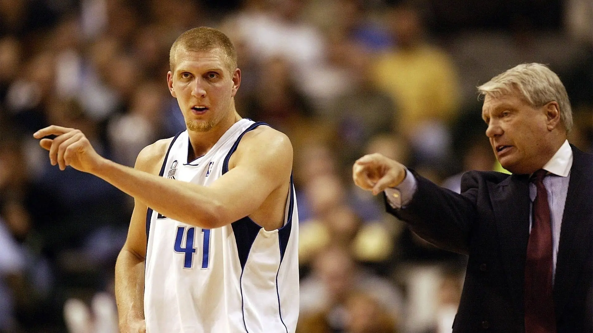 Bildnummer: 09924480 Datum: 07.02.2002 Copyright: imago/Pressefoto Baumann
BASKETBALL NBA 2001/2002 31.01.2002 Dallas Mavericks vs. Houston Rockets Dirk Nowitzki (D,li) mit Head Coach Don Nelson ; kbdig 2002 quer
Image number 09924480 date 07 02 2002 Copyright imago Baumann Basketball NBA 2001 2002 31 01 2002 Dallas Mavericks vs Houston Rockets Dirk Nowitzki D left with Head Coach Don Nelson Kbdig 2002 horizontal