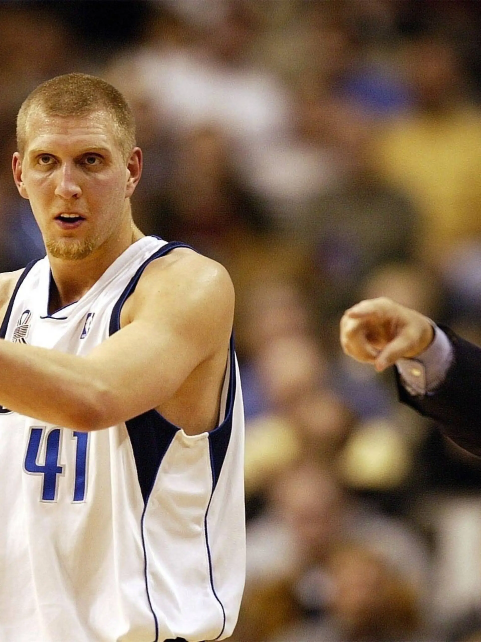 Bildnummer: 09924480 Datum: 07.02.2002 Copyright: imago/Pressefoto Baumann
BASKETBALL NBA 2001/2002 31.01.2002 Dallas Mavericks vs. Houston Rockets Dirk Nowitzki (D,li) mit Head Coach Don Nelson ; kbdig 2002 quer
Image number 09924480 date 07 02 2002 Copyright imago Baumann Basketball NBA 2001 2002 31 01 2002 Dallas Mavericks vs Houston Rockets Dirk Nowitzki D left with Head Coach Don Nelson Kbdig 2002 horizontal